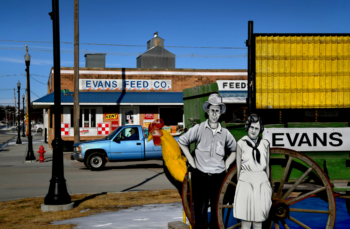 The family-owned Evans Feed in Broken Bow, Neb., is opposite the grocery store where Earl stocked shelves for 47 years. MUST CREDIT: Washington Post photo by Michael S. Williamson