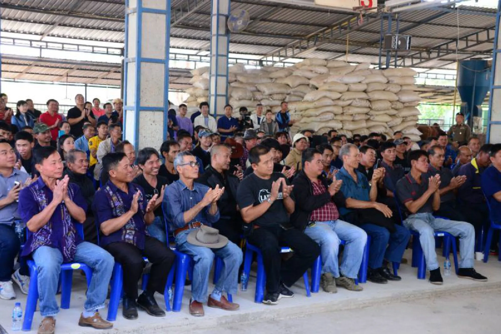 Prapat plans international-standard central cowshed