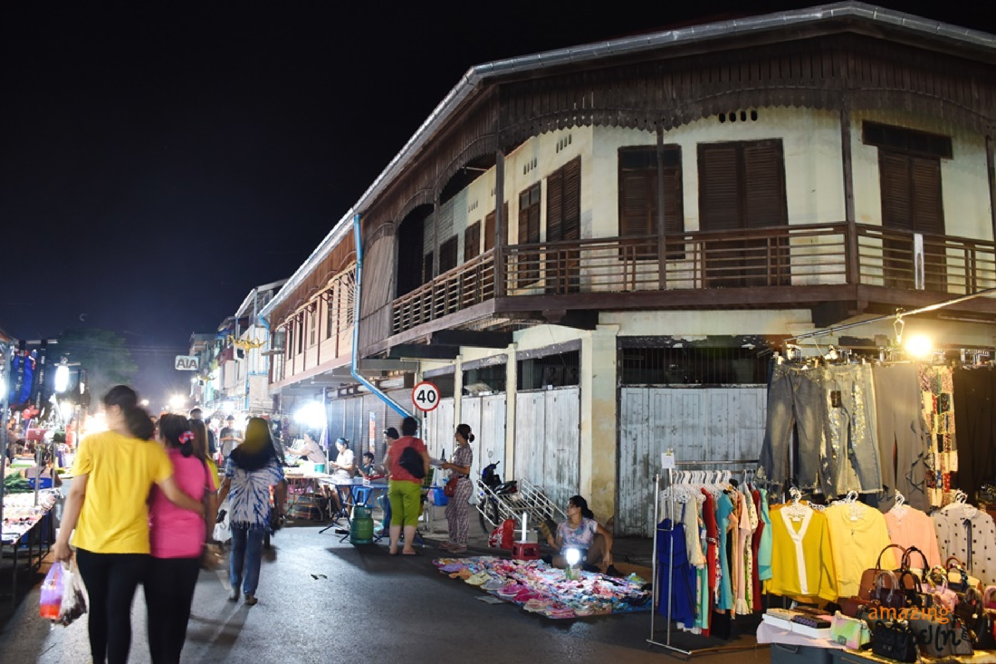 Nakhon Phanom walking street (Photo Credit: Tourism Authority of Thailand)