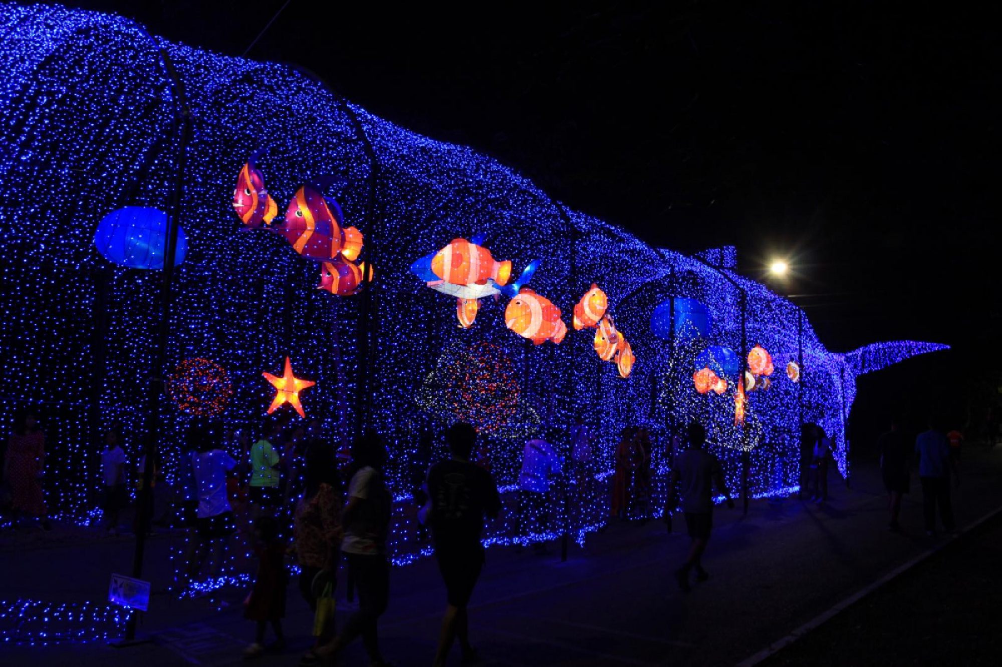 Lanterns light up Nakhon Sawan festival