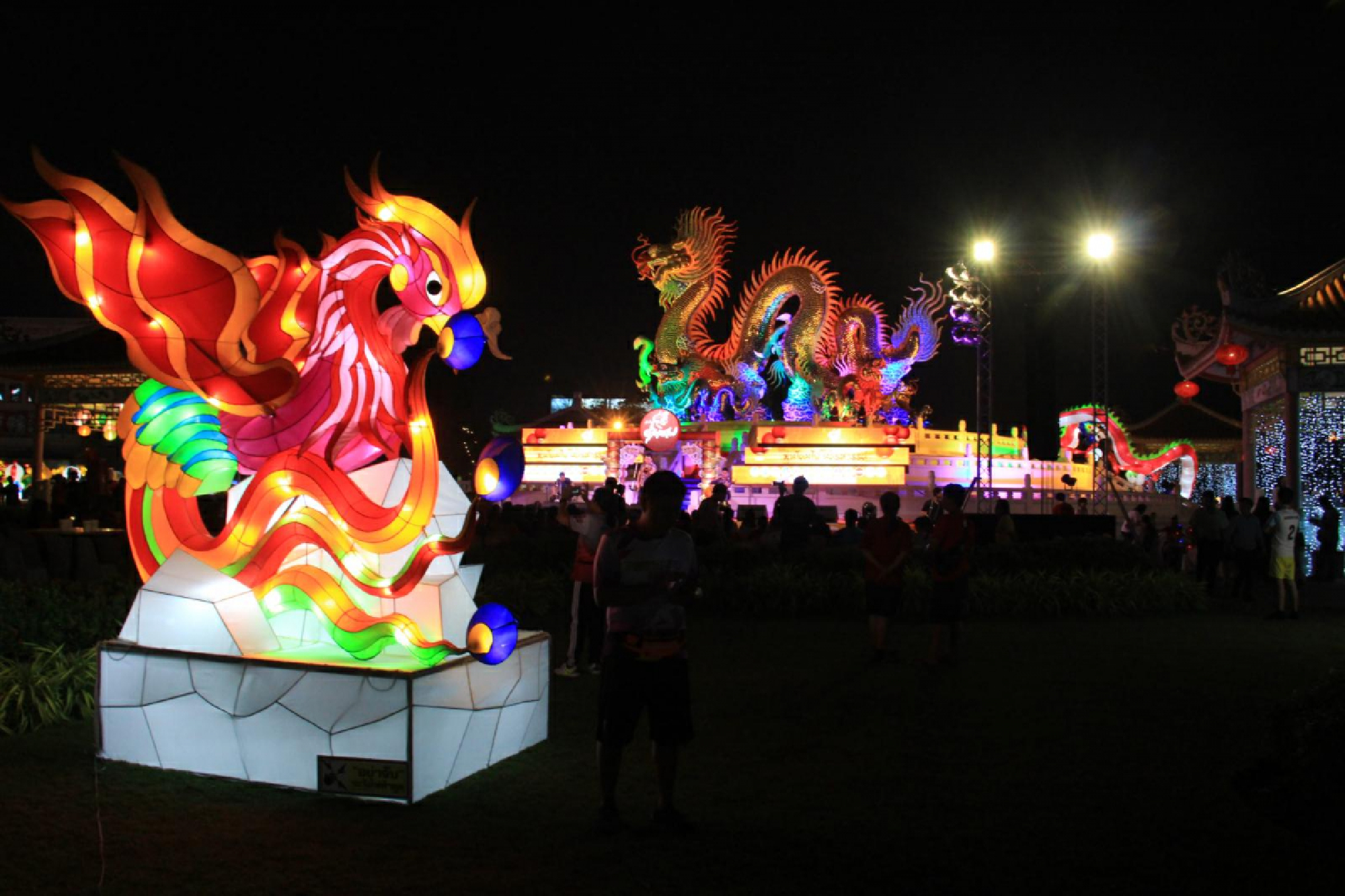 Lanterns light up Nakhon Sawan festival