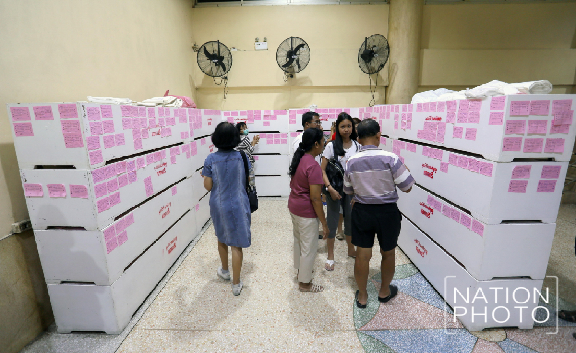 [Gallery] Bangkokians make merits at Wat Hua Lamphong