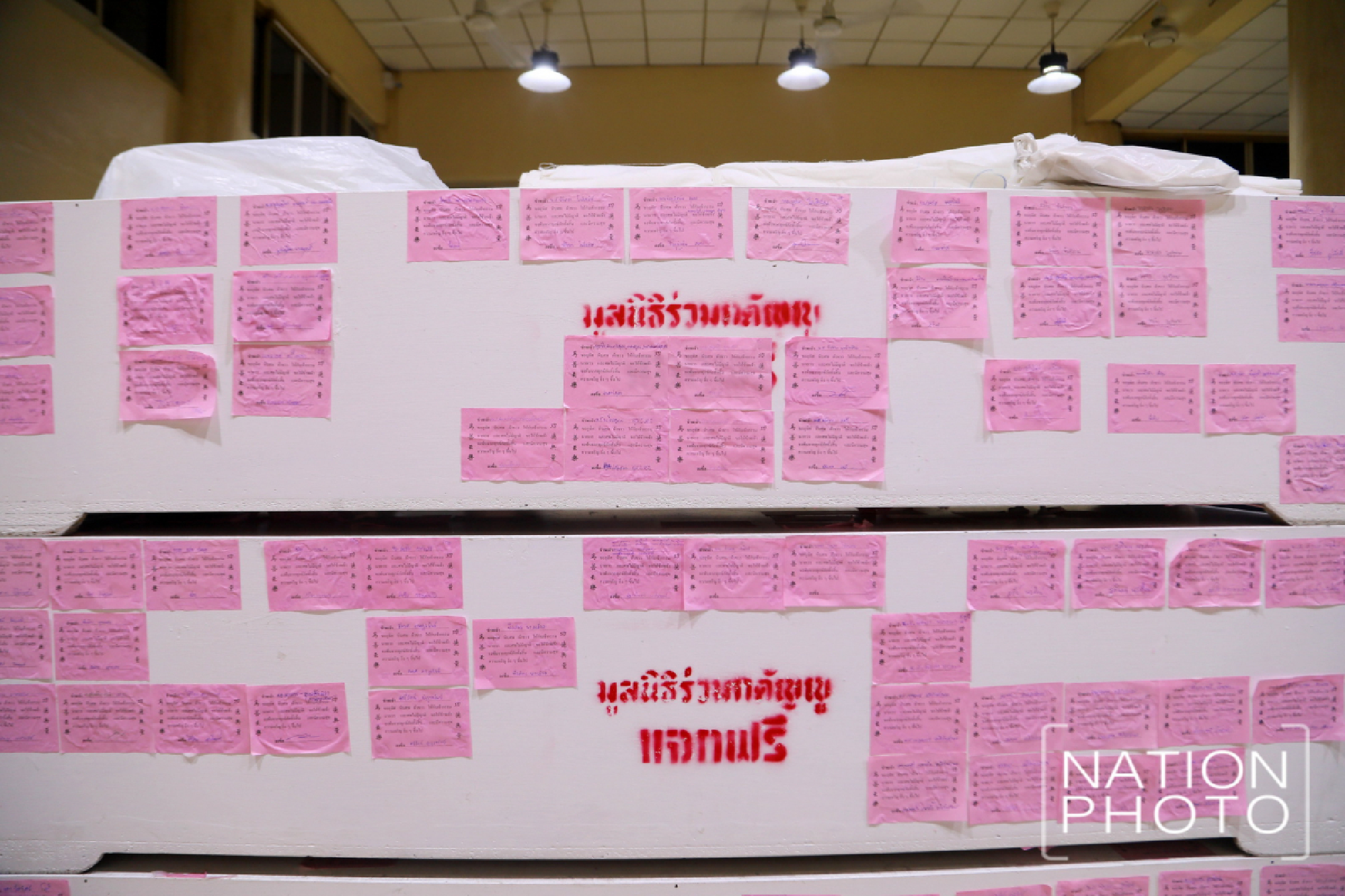 [Gallery] Bangkokians make merits at Wat Hua Lamphong