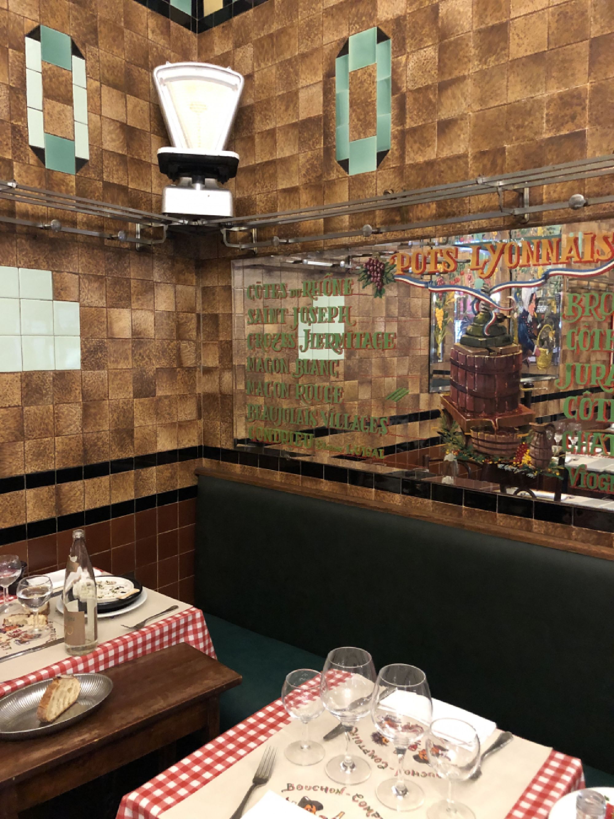 The decor of Bouchon-Comptoir Brunet, a typical bistro, hasn't changed in decades and that's exactly what the owners prefer. MUST CREDIT: Washington Post photo by Sylvie Bigar