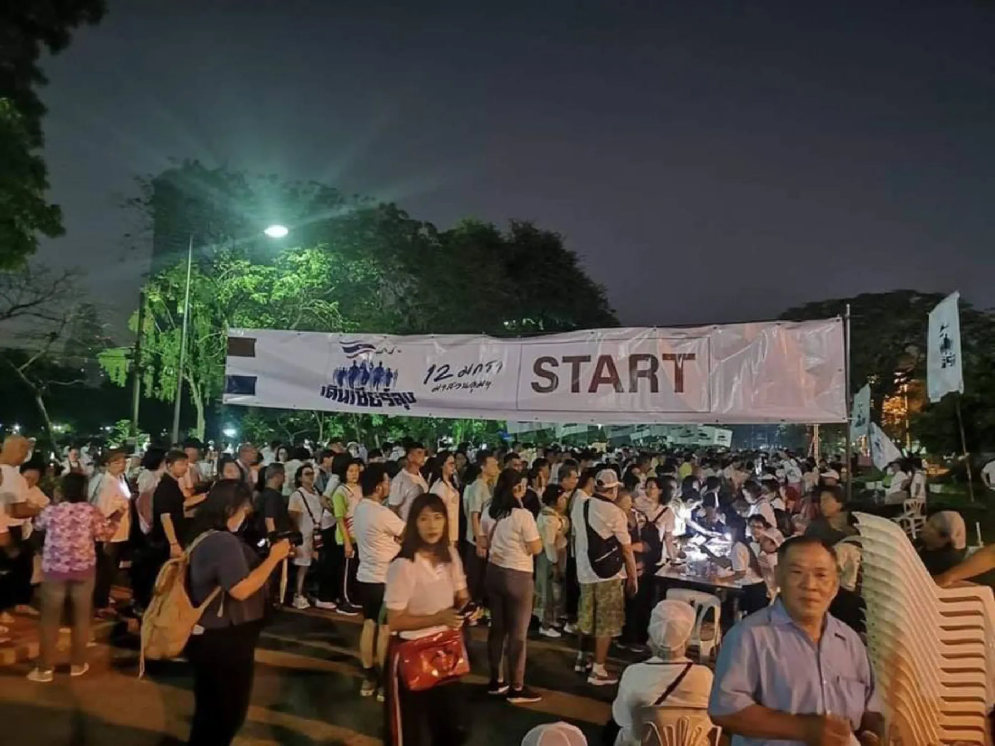 [Photo Gallery] Supporters run for opposing political causes