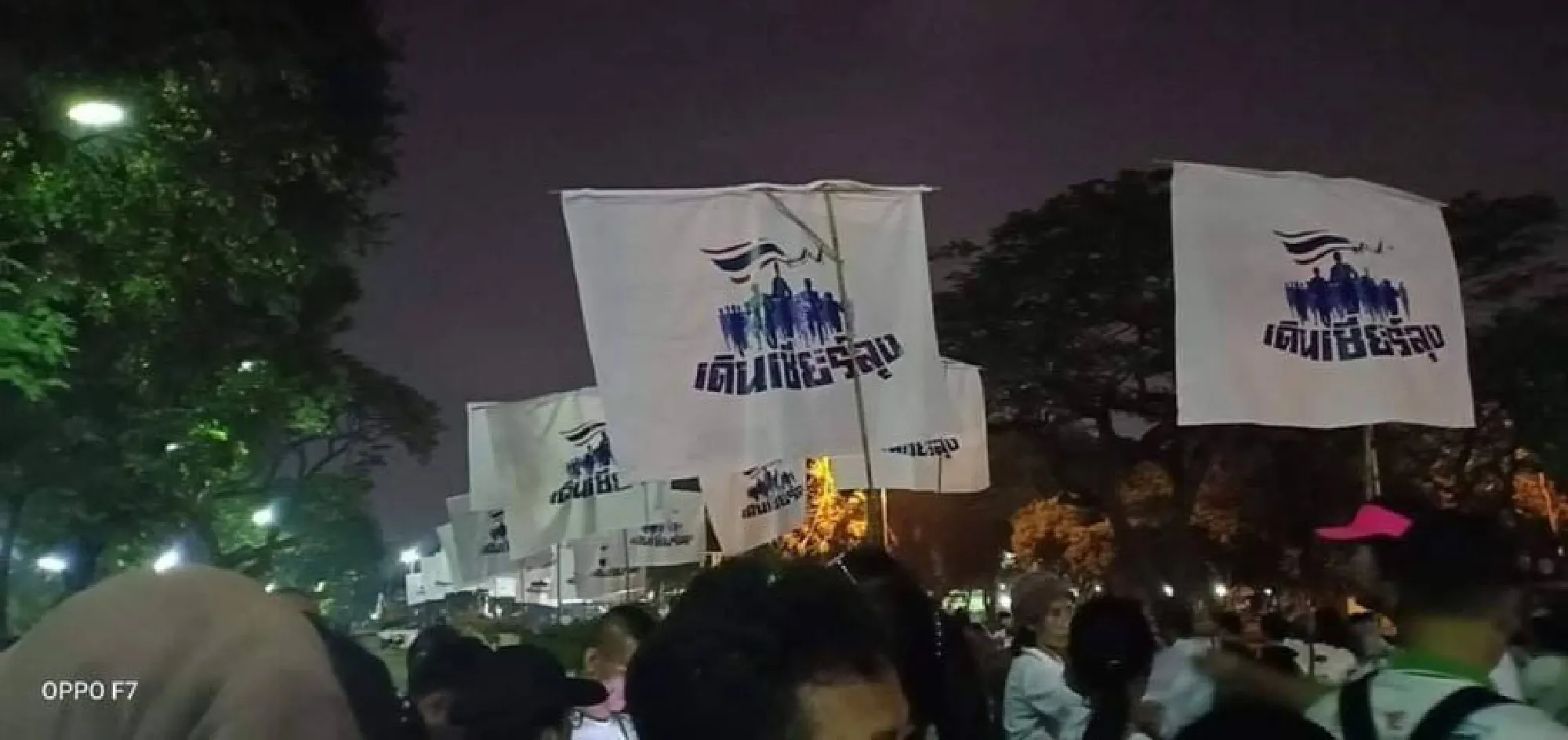 [Photo Gallery] Supporters run for opposing political causes