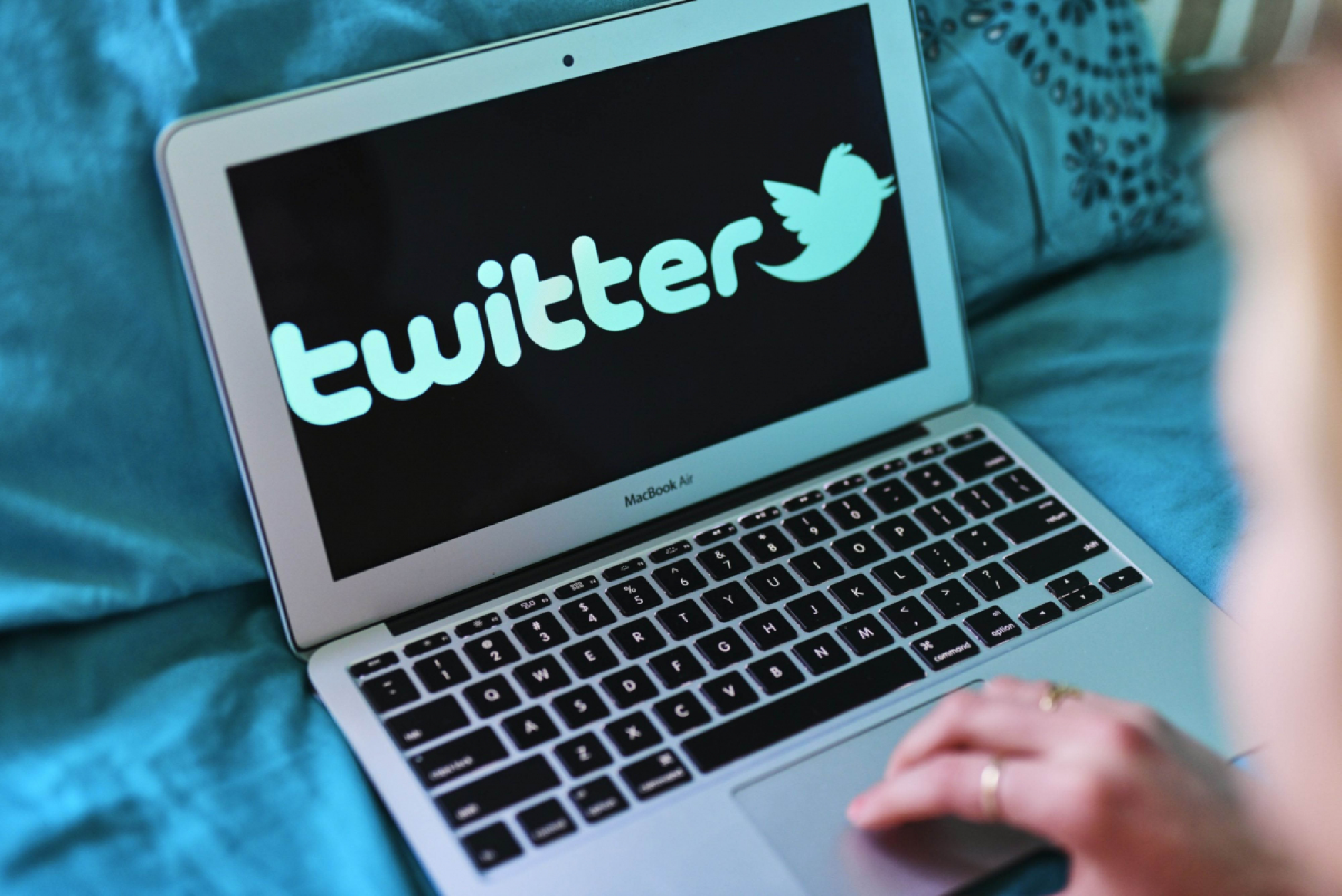 The Twitter logo on an Apple laptop. MUST CREDIT: Bloomberg photo by Gabby Jones.