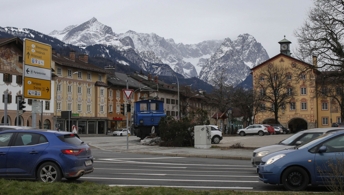Automobiles sit at an intersection near the town hall and Alpine mountain range in Garmisch-Partenkirchen, Germany, on Jan. 8, 2020. MUST CREDIT: Bloomberg photo by Michaela Handrek-Rehle.