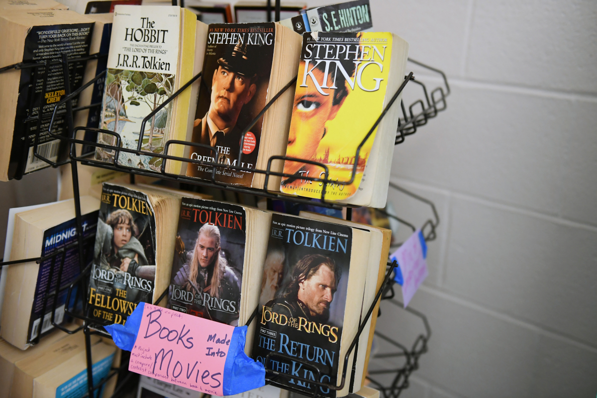 Corri Reamer built a book-fillled haven, dubbed Reamer's Reading Retreat, in a corner of her classroom. MUST CREDIT: Washington Post photo by Matt McClain
