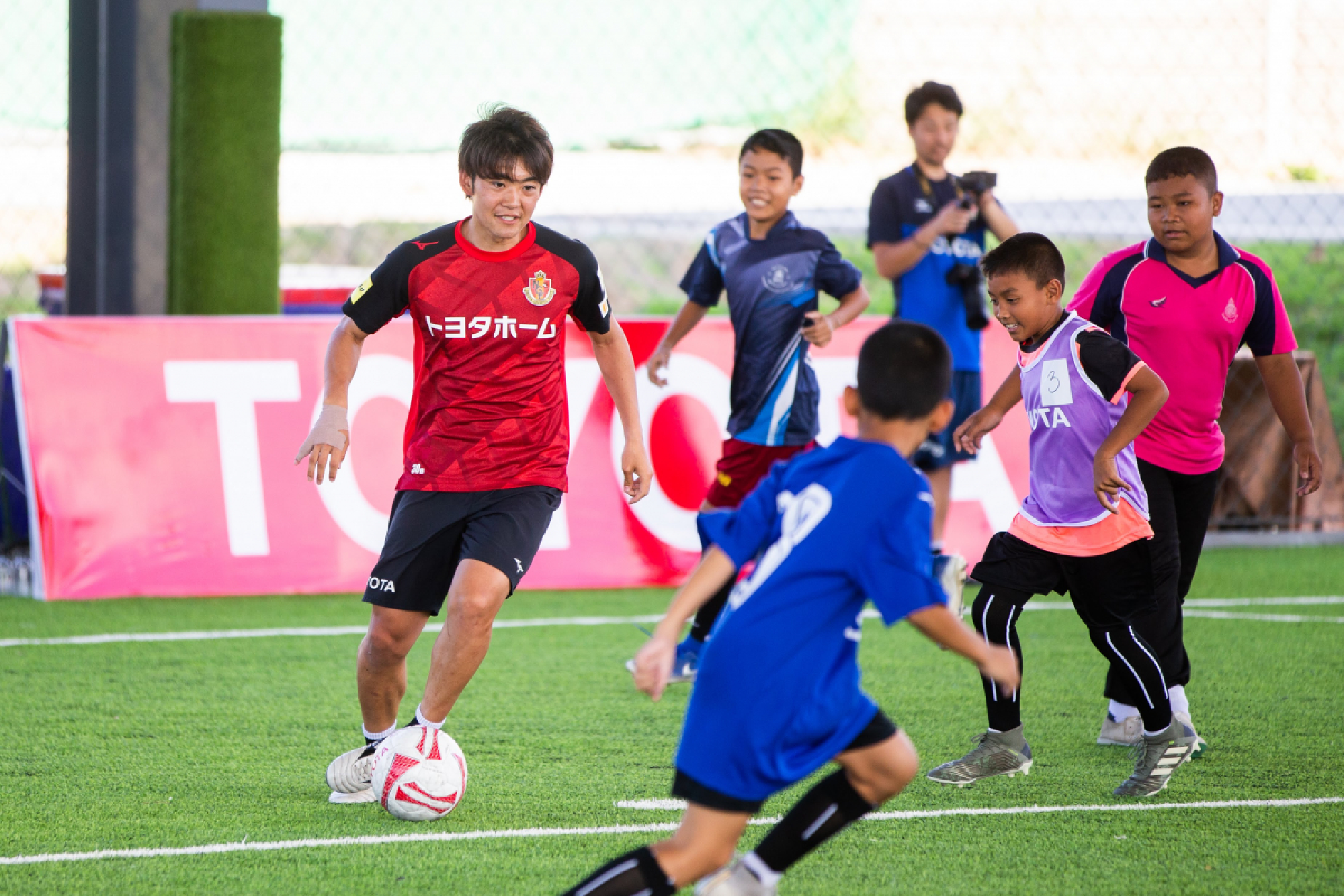 Nagoya conducts football clinic for Chonburi youngsters 