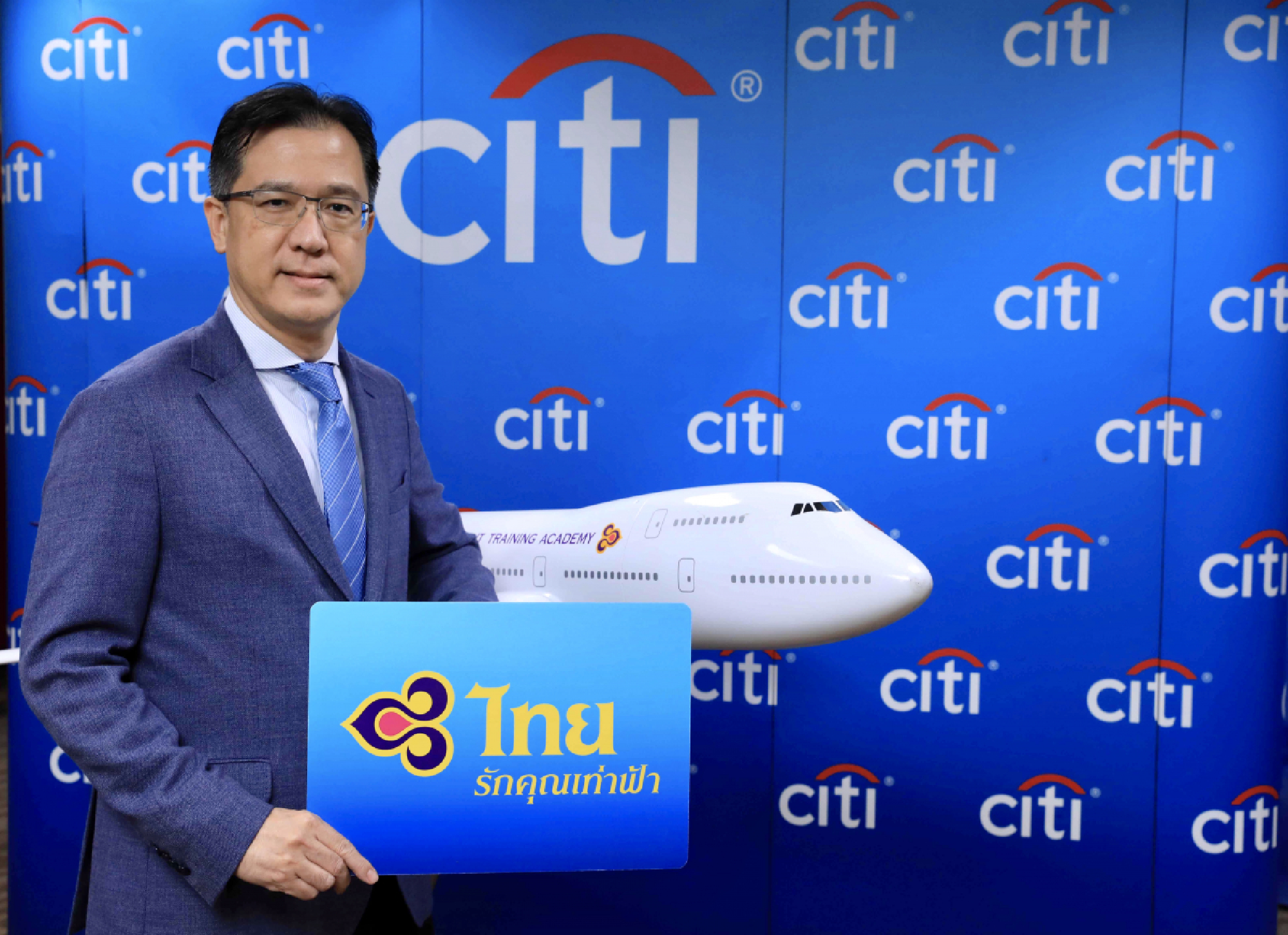 Take wing with your lover aboard THAI