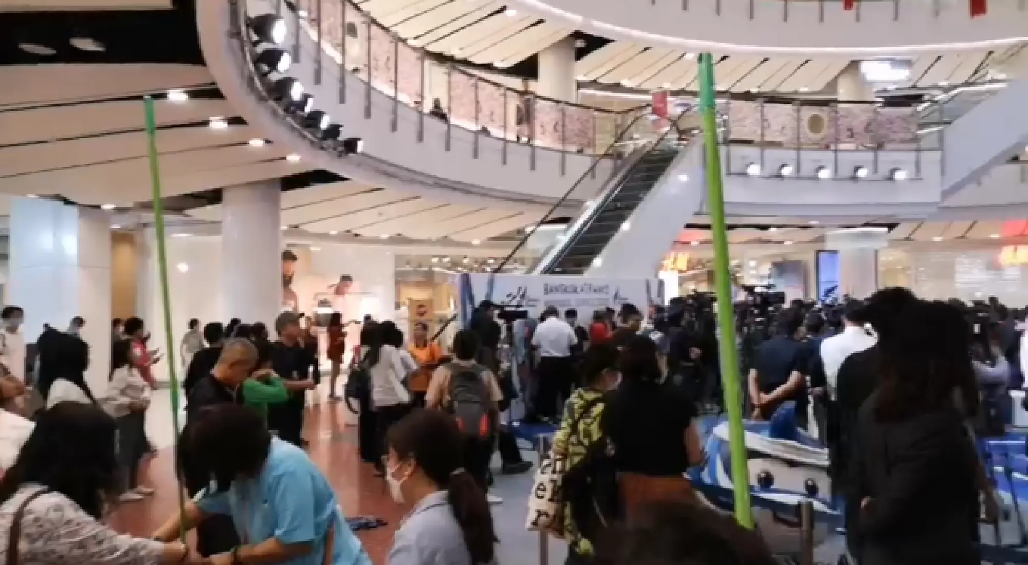 Unidentified man in mystery plunge at Bangkok mall