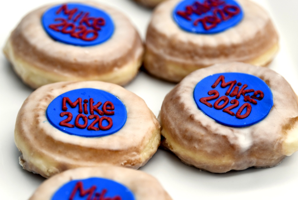 Doughnuts are set out for Bloomberg supporters during a campaign event. MUST CREDIT: Washington Post photo by Toni L. Sandys