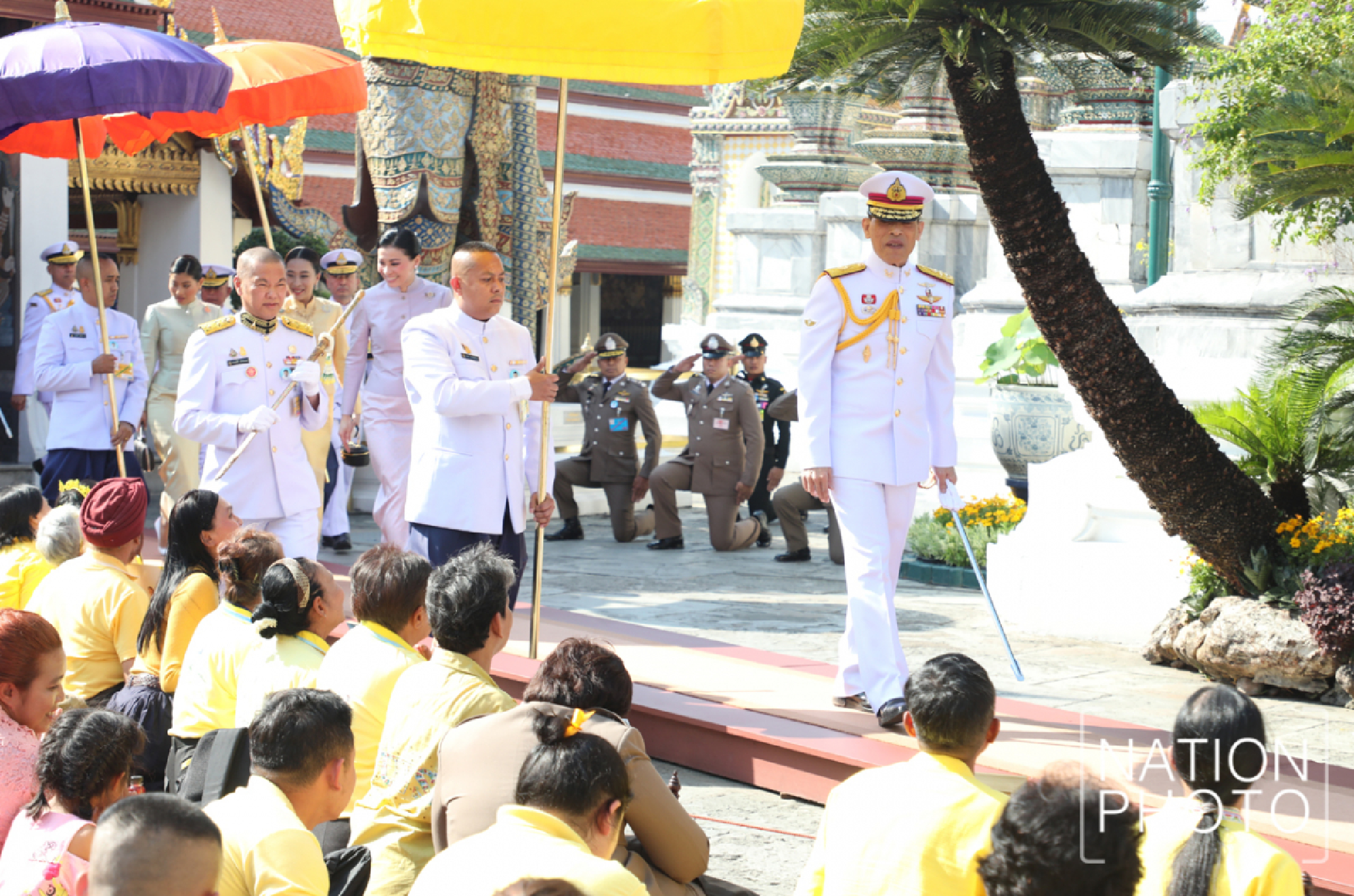 King, Queen perform change of seasonal decoration on Emerald Buddha statue