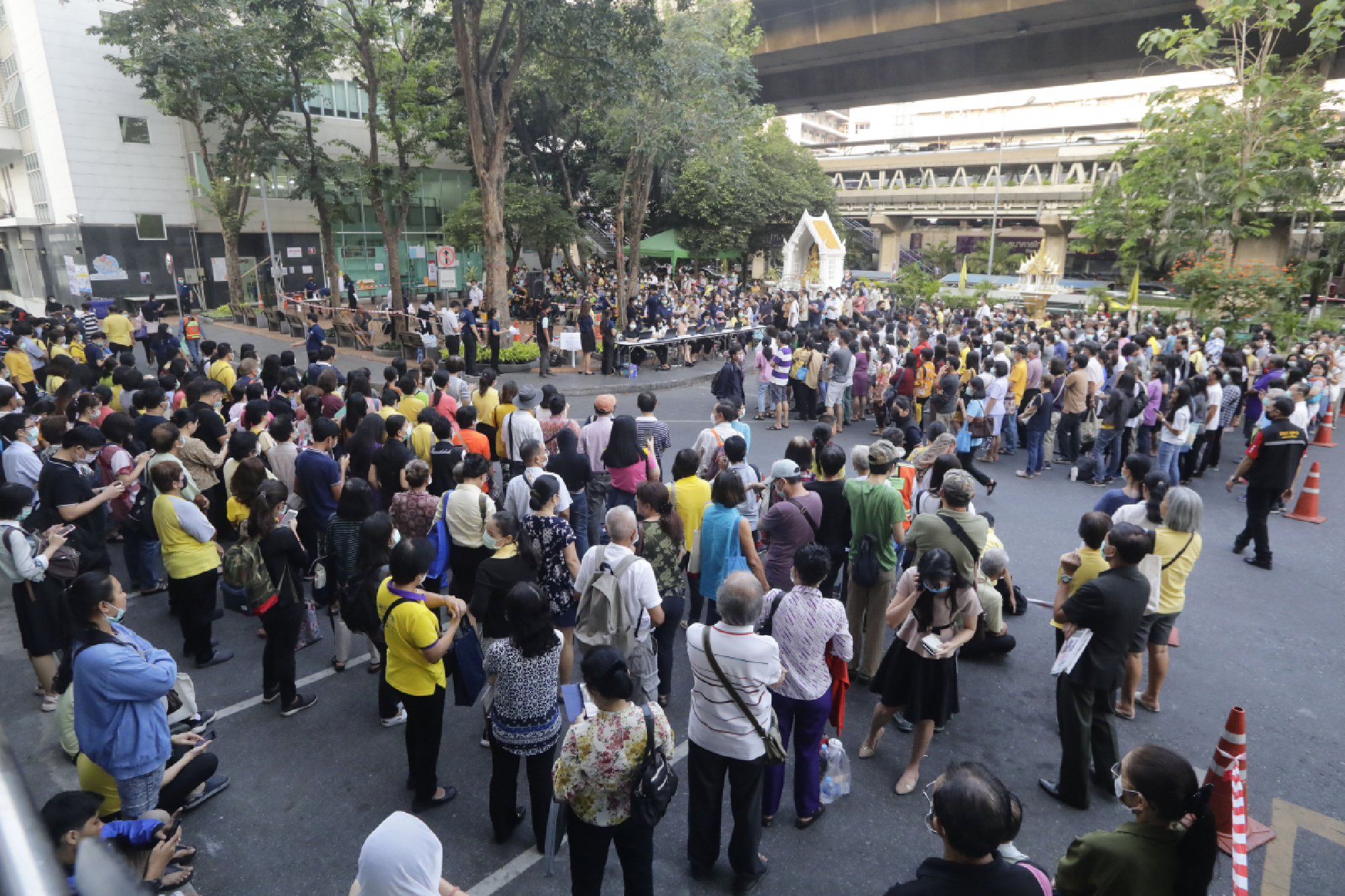 People buy masks from GPO drugstores