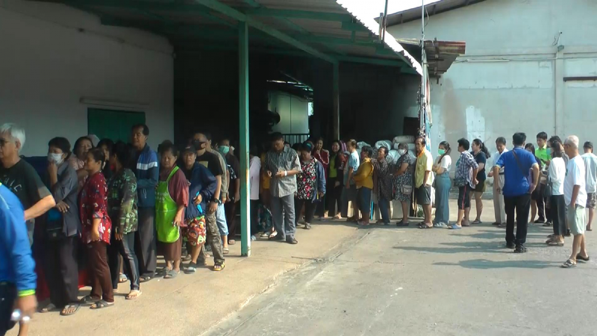 Face masks fly off the shelves in Phichit