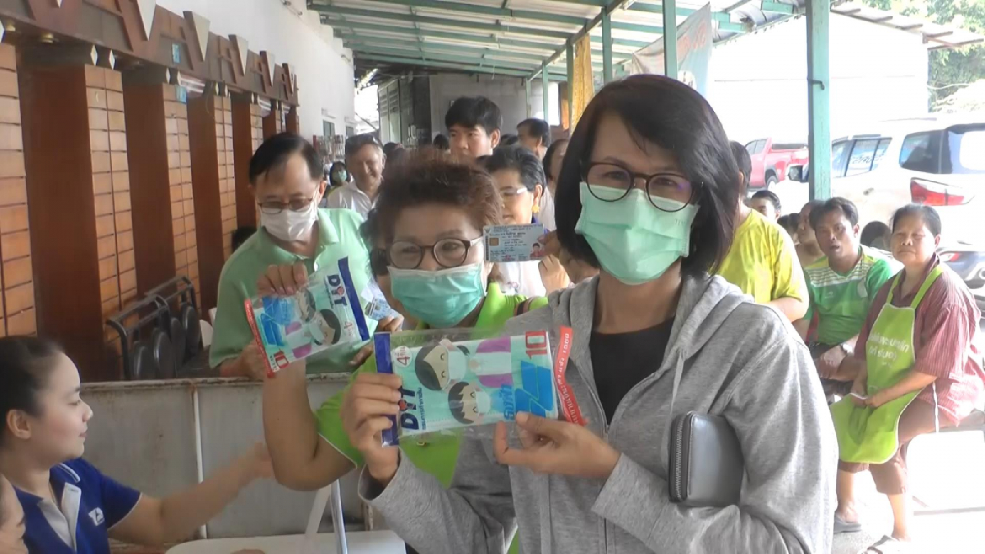 Face masks fly off the shelves in Phichit