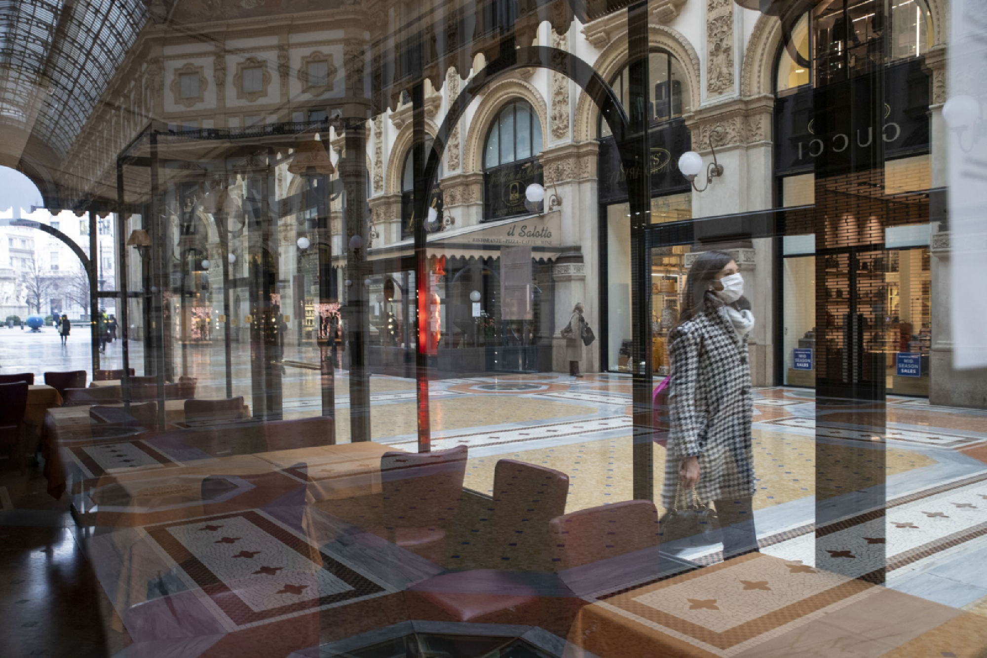 A closed restaurant in Galleria Vittorio Emanuele in Milan on March 10, 2020. MUST CREDIT: Bloomberg photo by Camilla Cerea