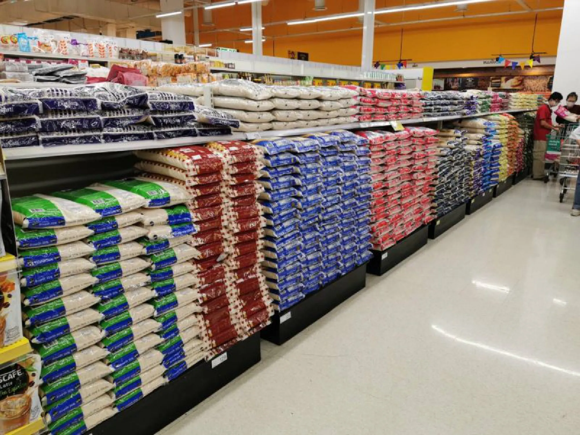 Giant retailers allay public fears, assure adequate stocks of consumer goods