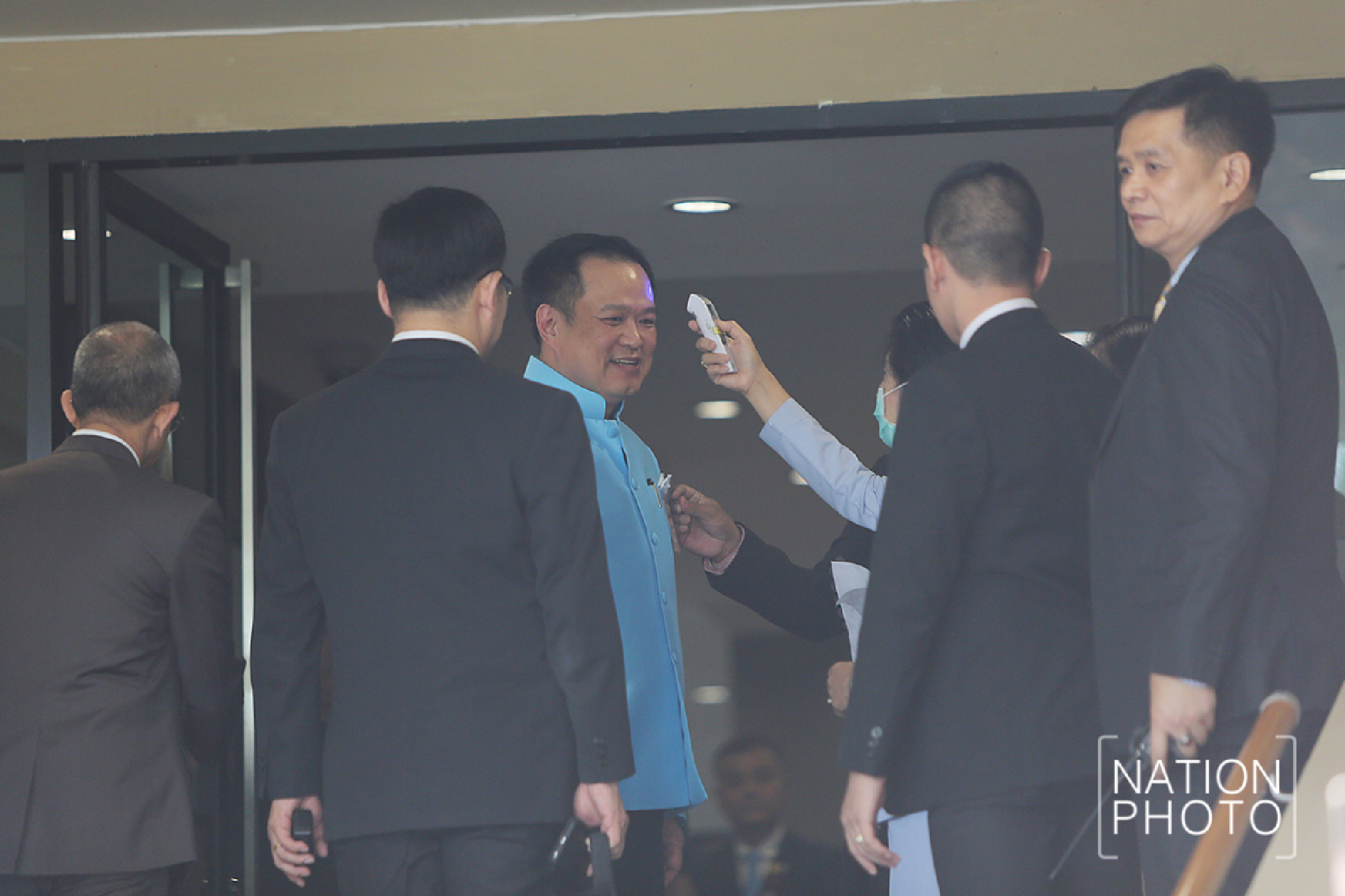 PM leads from the front with cloth face mask for Cabinet meeting