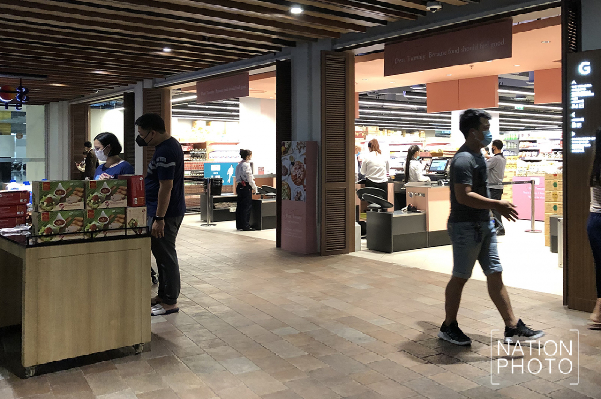 After Saturday shopping frenzy, rush ebbs at Iconsiam