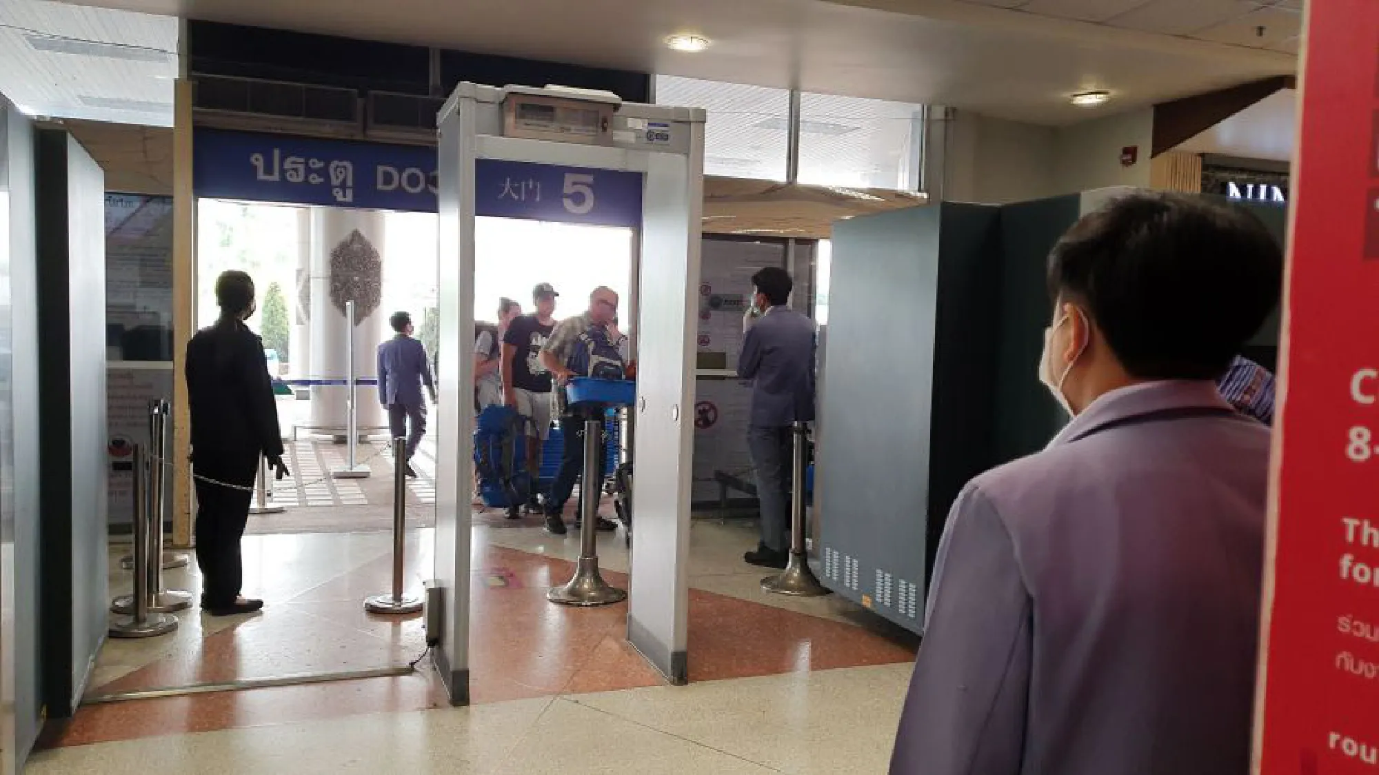 Provinces on top alert as people from Bangkok return to hometowns