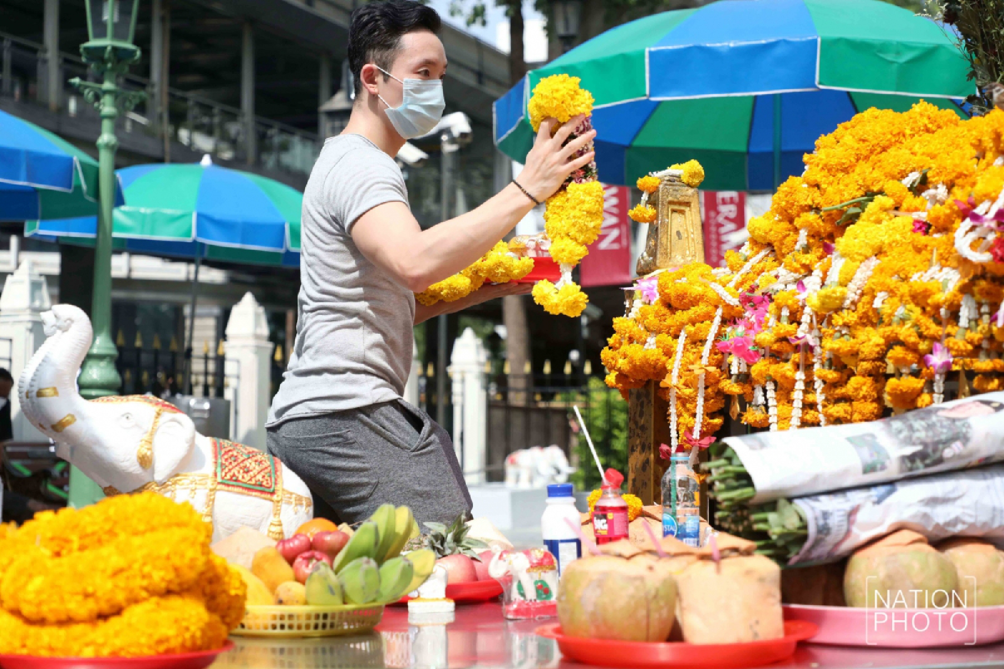 Bleak sight at Erawan shrine as worshippers stay away