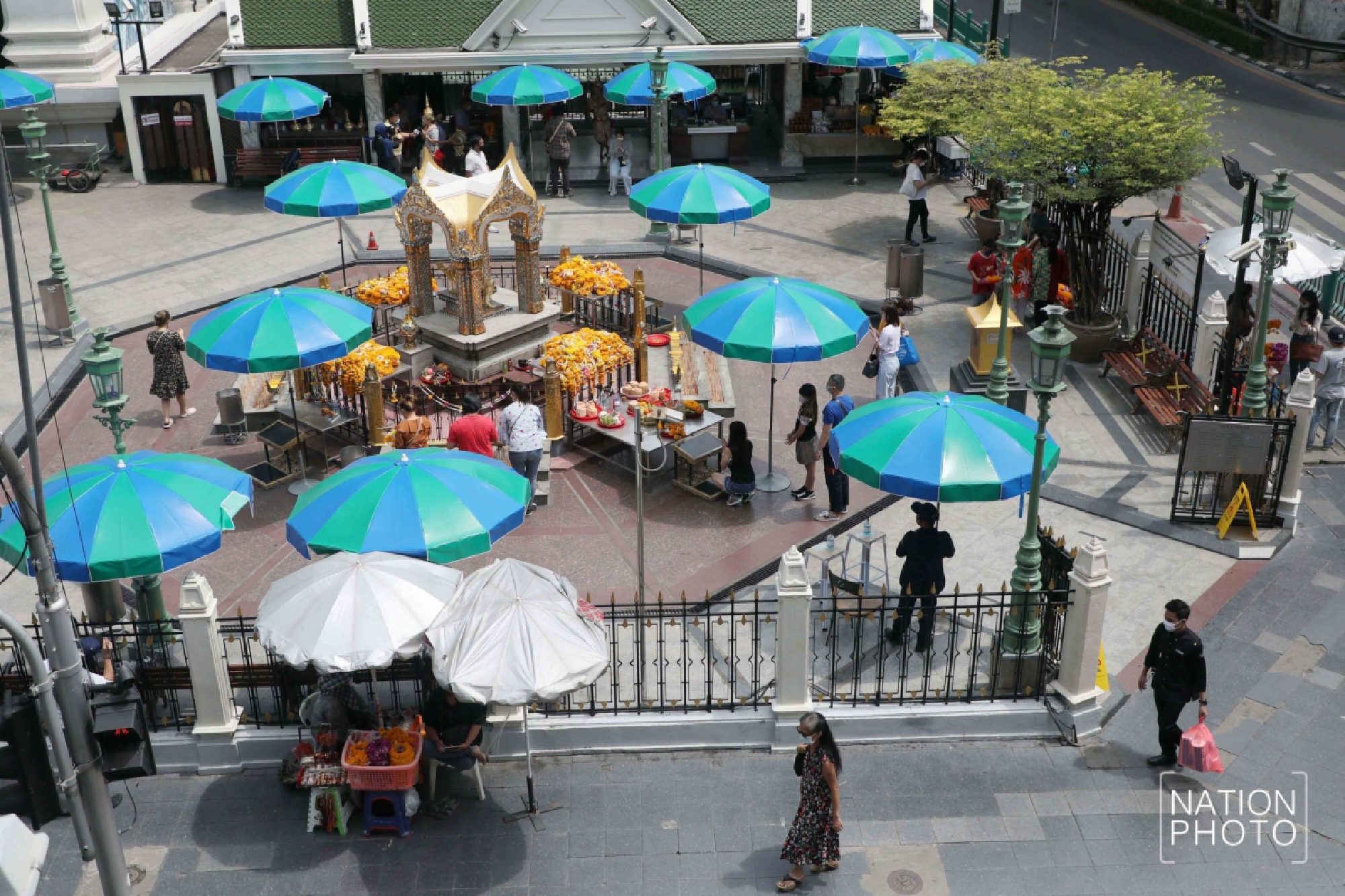 Bleak sight at Erawan shrine as worshippers stay away