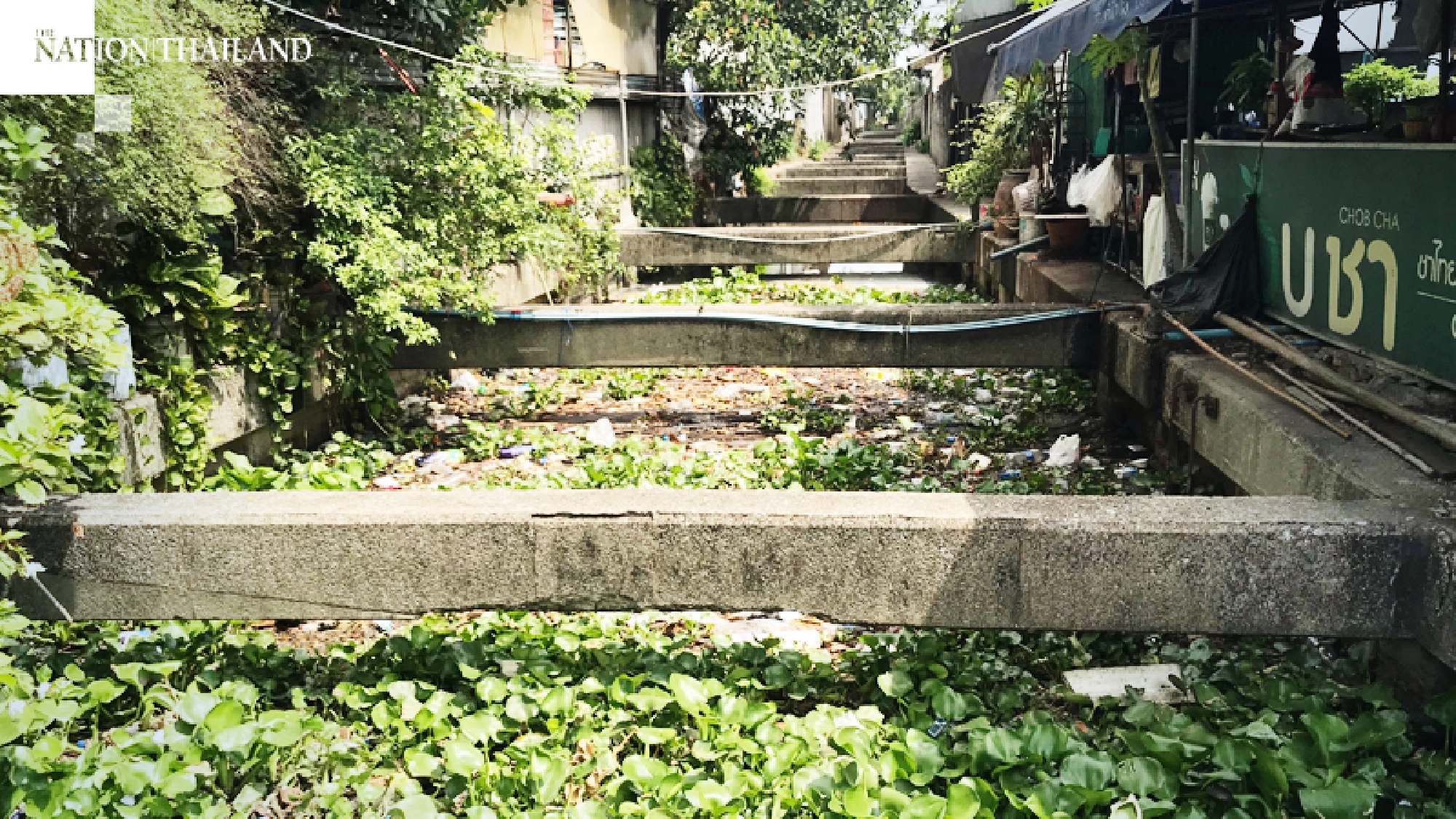 Garbage and waste water pollute this canal in Sukhumvit Soi 101. If it were clean, it could become a recreational spot for the nearby community or even tourists.
