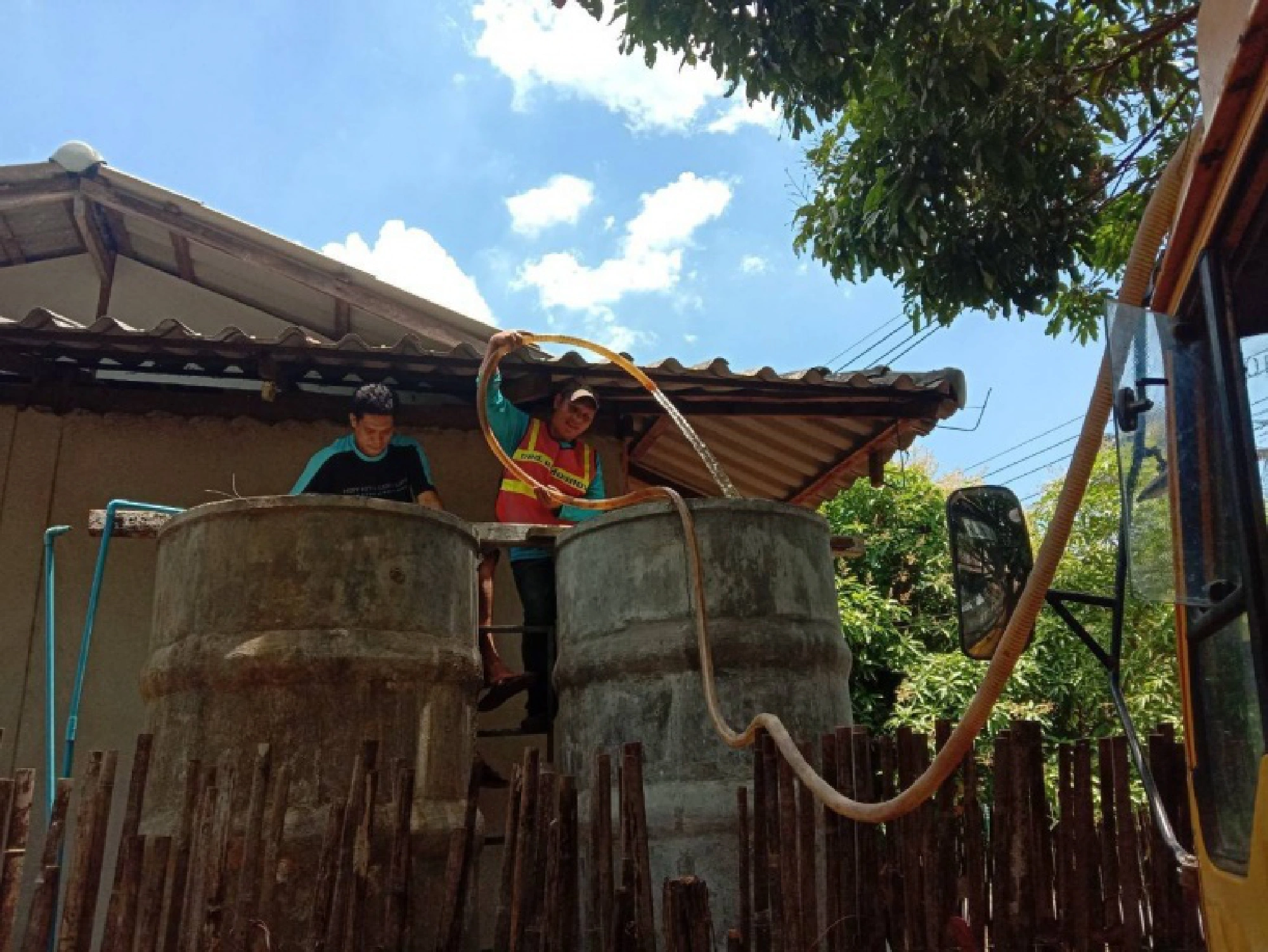 Rural roads dept helps quench drought-hit provinces