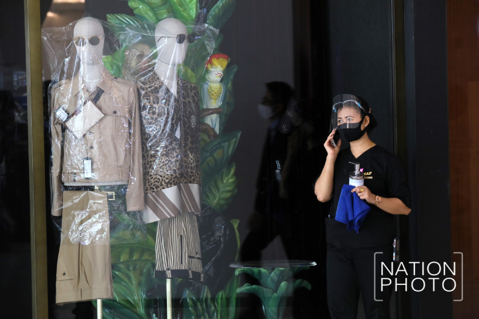 Emquartier fakes opening to prepare for the real thing