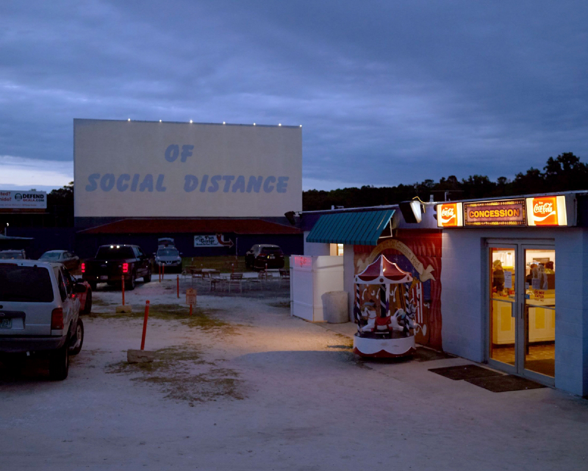 A screen reminds Ocala Drive-In Theater moviegoers to stay safe. MUST CREDIT: Zack Wittman/Bloomberg