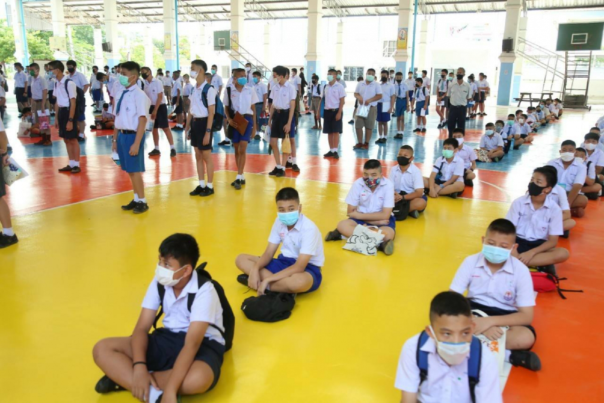 Minister oversees school entrance exam centre