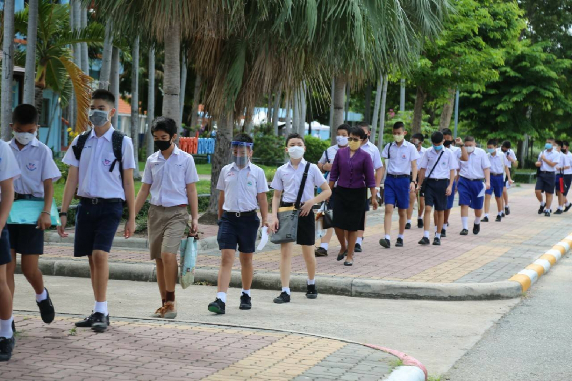 Minister oversees school entrance exam centre