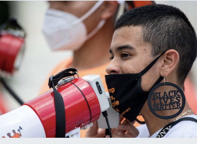 Undocumented immigrant Gaby Hernandez addresses demonstrators at a rally outside the Supreme Court on Thursday. MUST CREDIT: Washington Post photo by Jonathan Newton