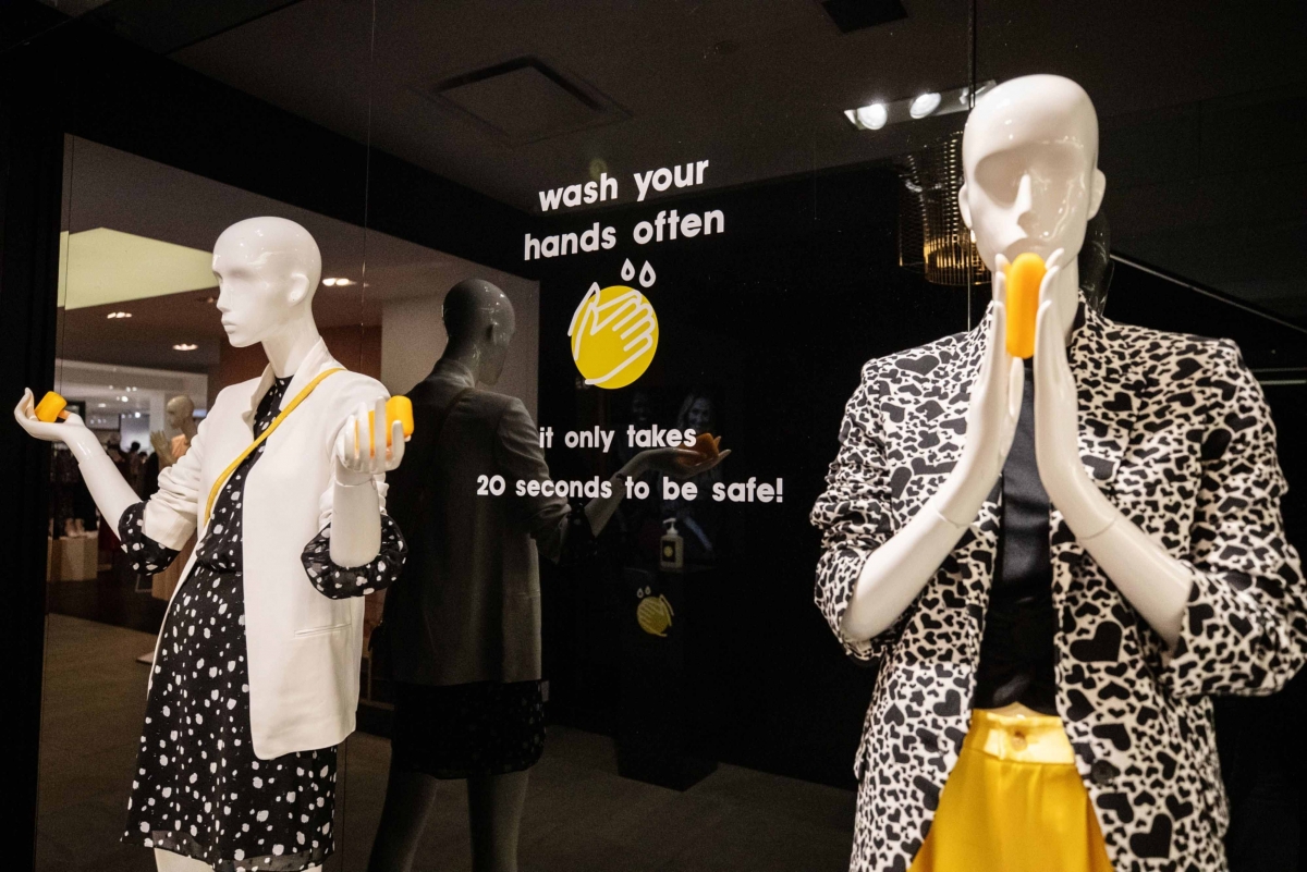 A health reminder in Bloomingdale's in New York on June 22, 2020. MUST CREDIT: Bloomberg photo by Jeenah Moon