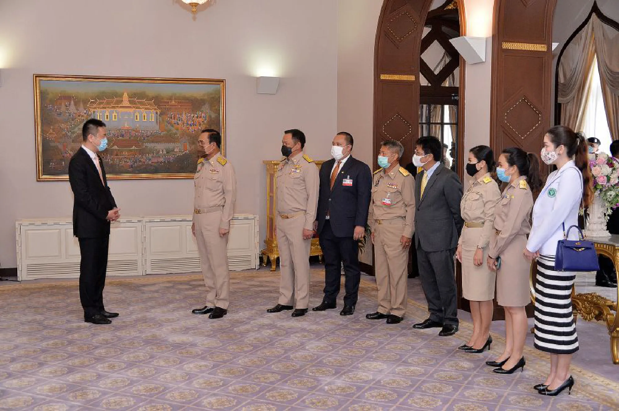 China donates virus-fighting equipment to Thailand