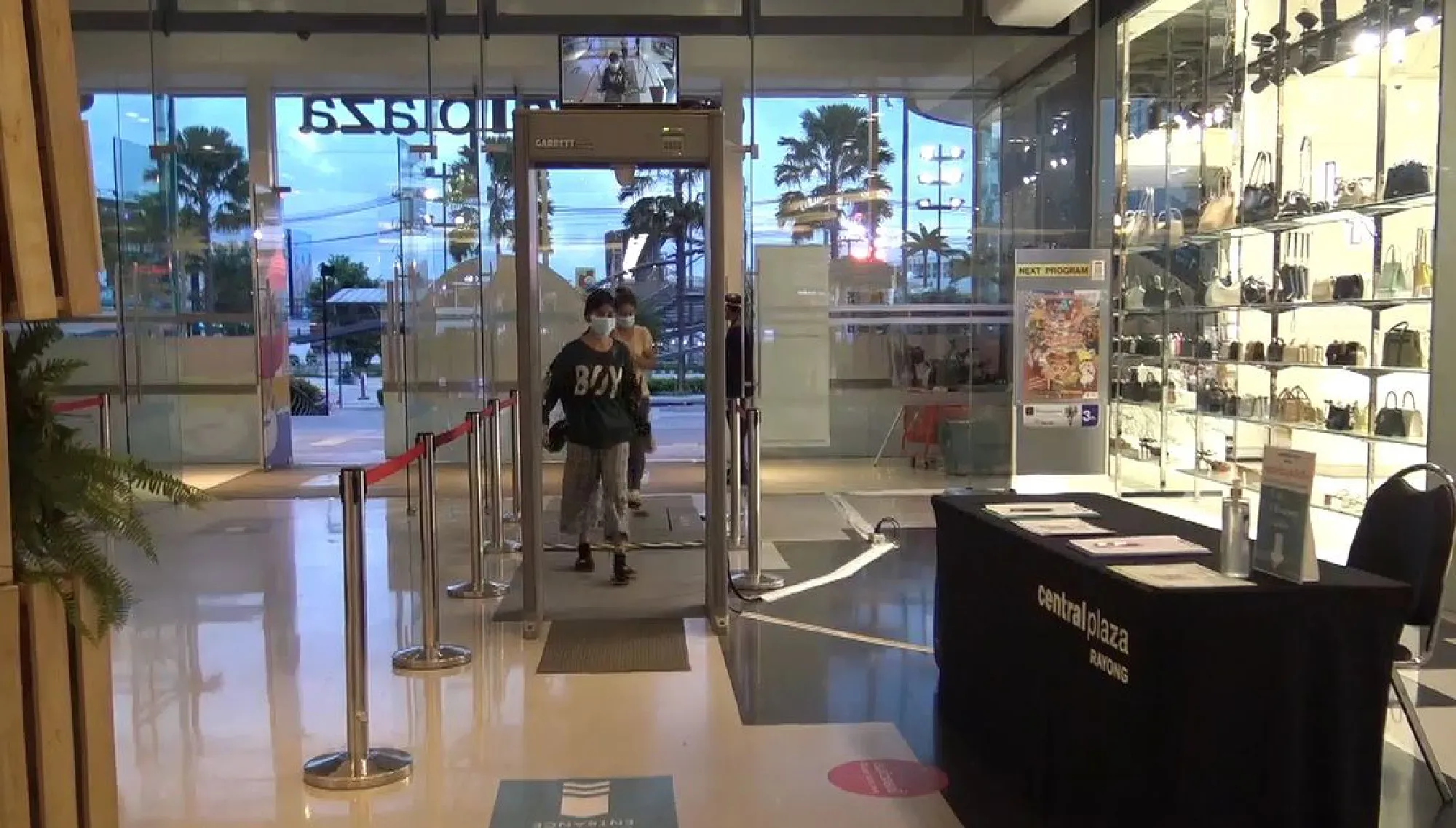 Rayong department stores reopen after two-day closure but customers stay away