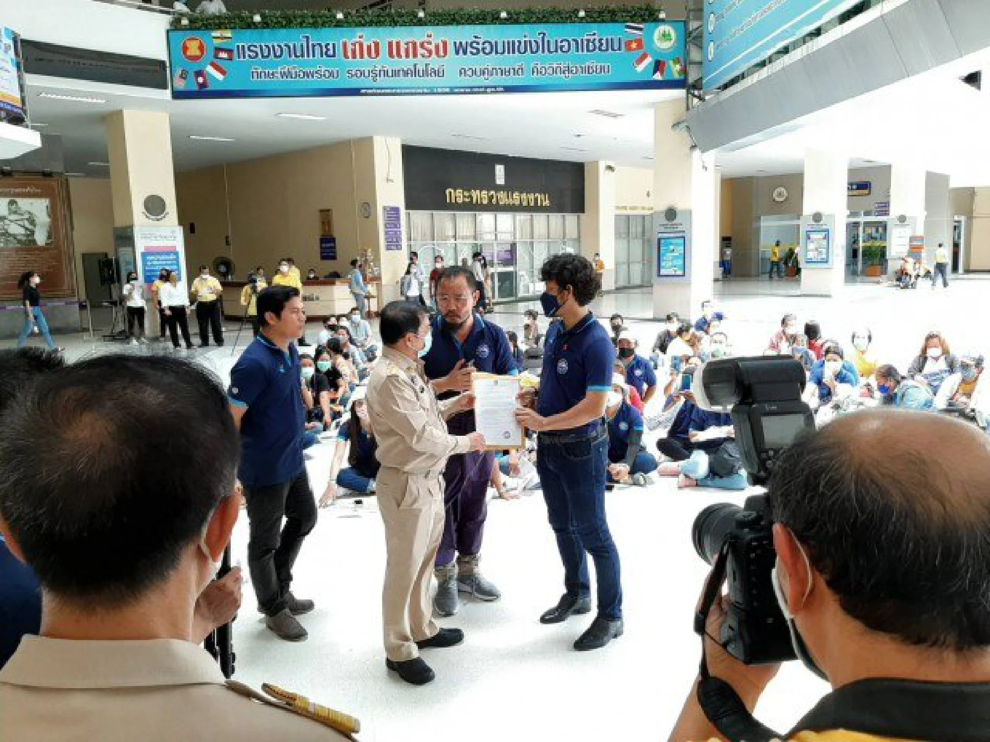 Labour unions submit petition for changes to social security scheme