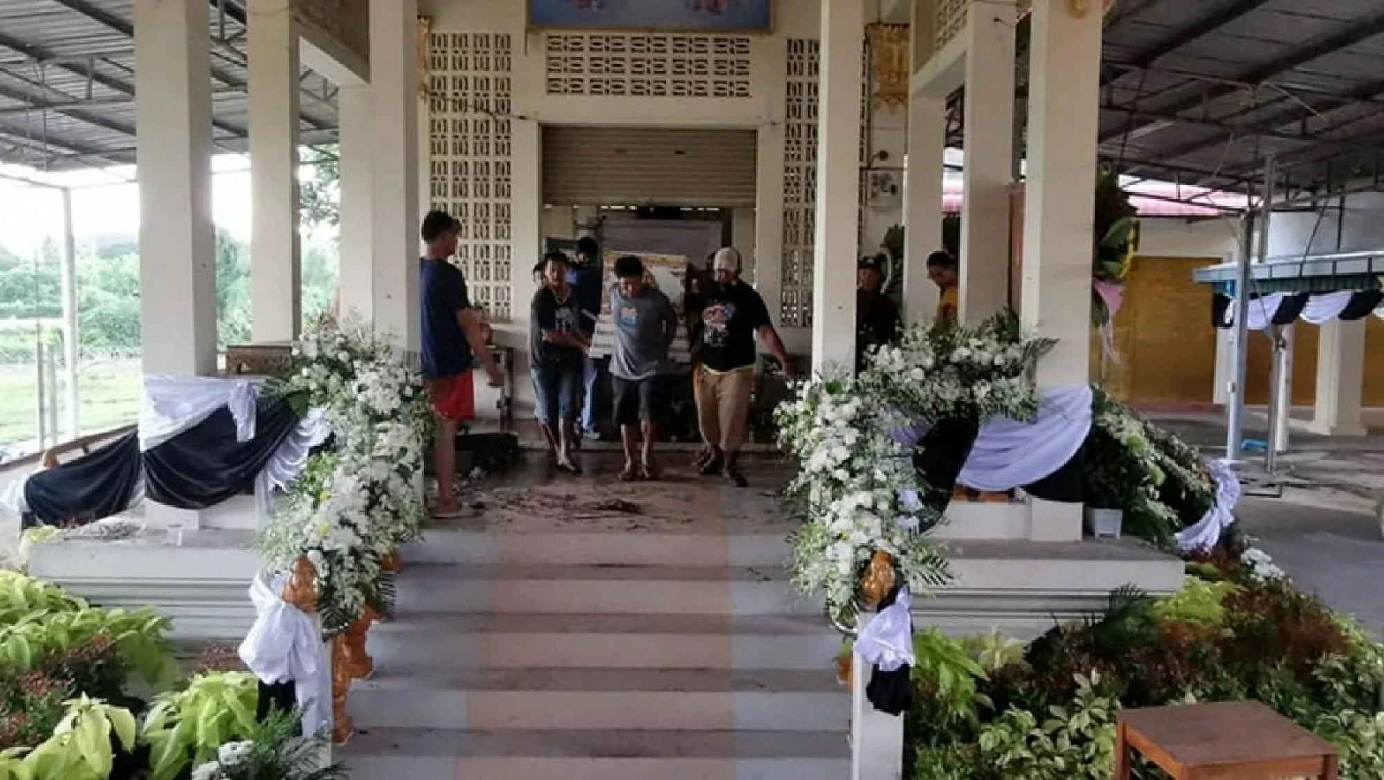Two undertakers injured as crematorium explodes in Chonburi