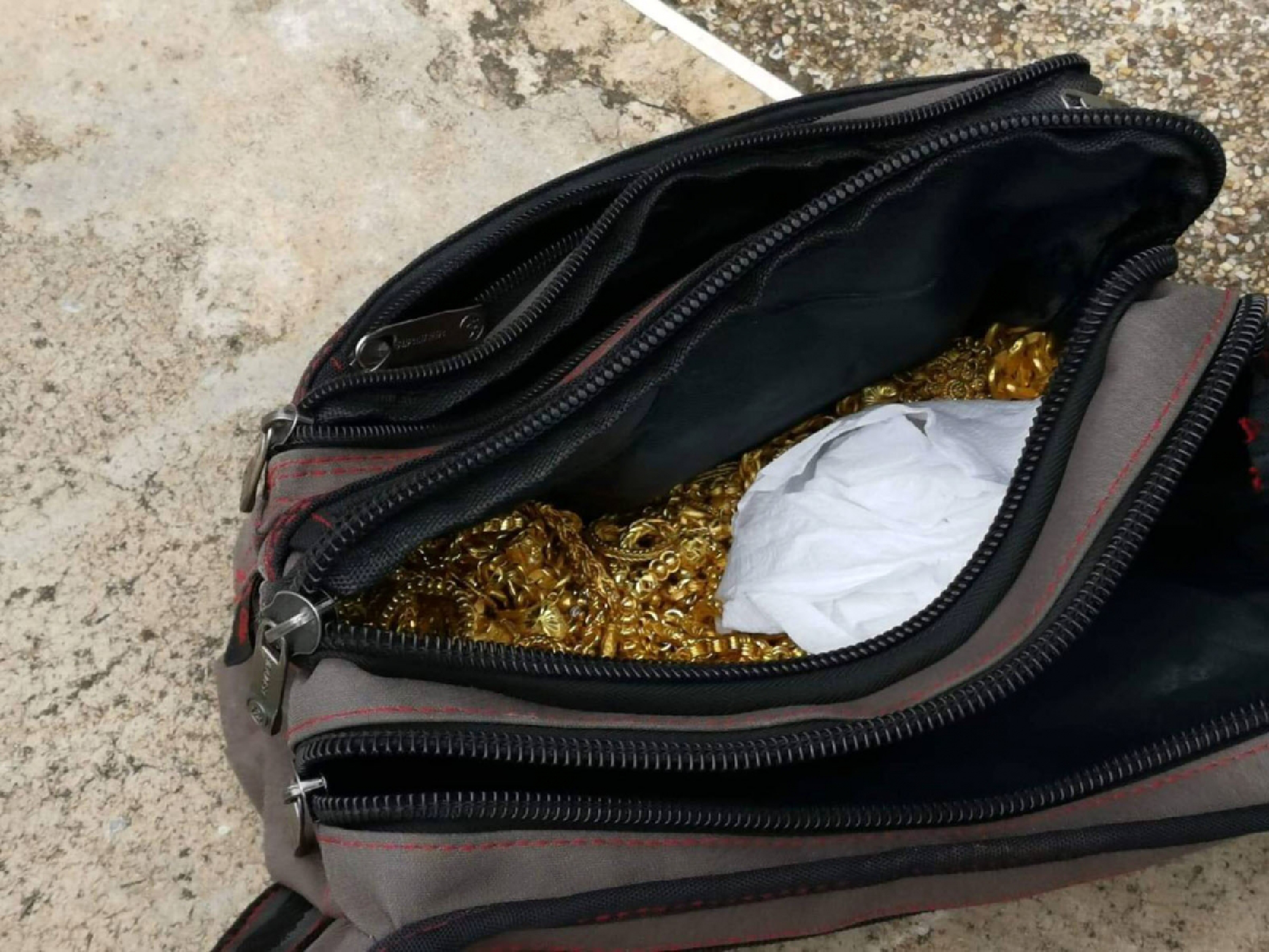 Bueng Kan gold-shop robber killed in Khon Kaen gunfight