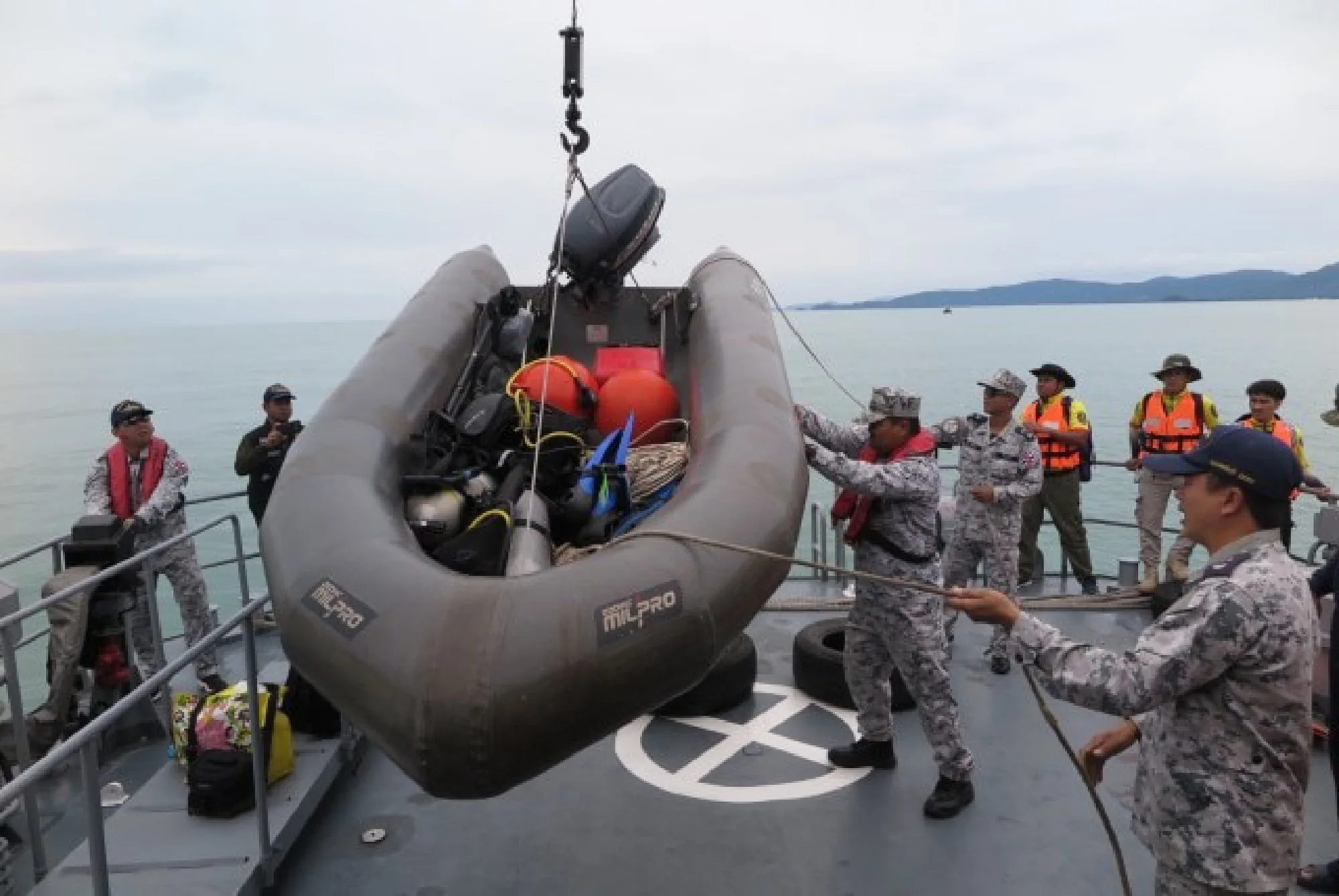 Navy Seals help hunt for three missing in Samui ferry disaster