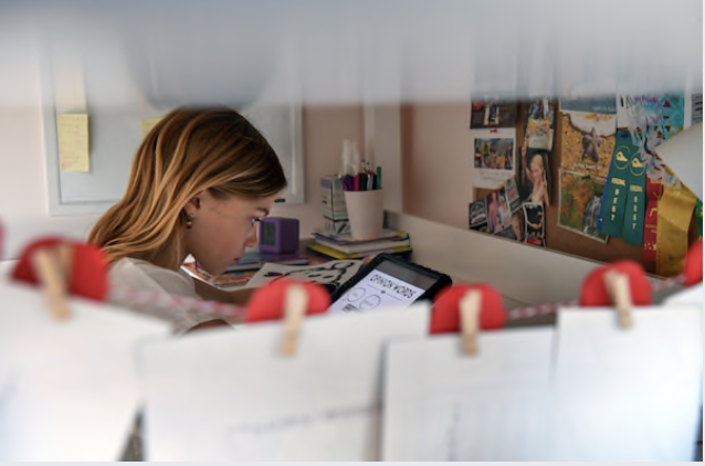 Kaitlin Reilly, 10, works on an assignment for language arts on her iPad in her room. MUST CREDIT: Washington Post photo by Toni L. Sandys.