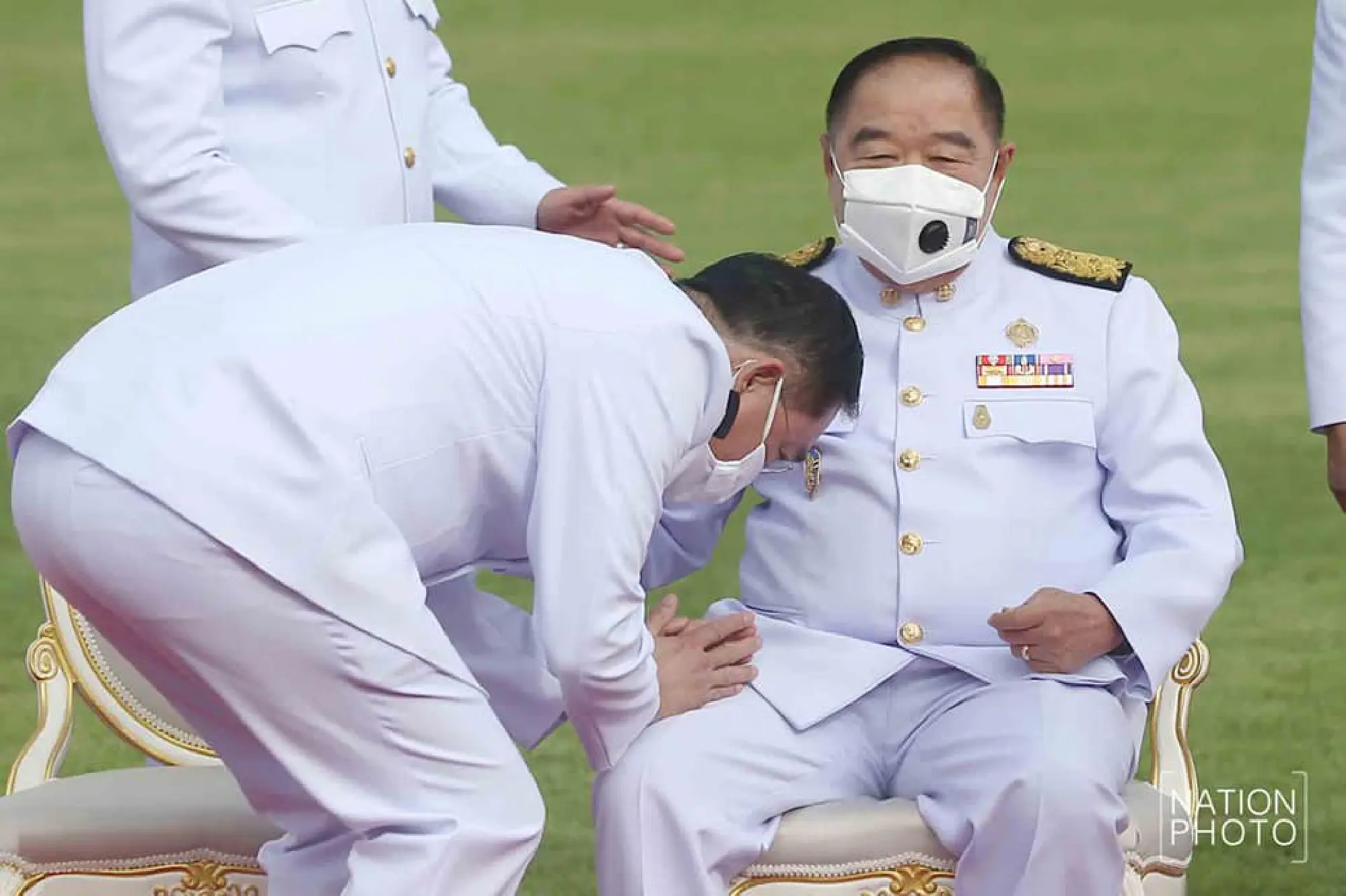 'Prayut 2/2' Cab gather for group photo, meeting