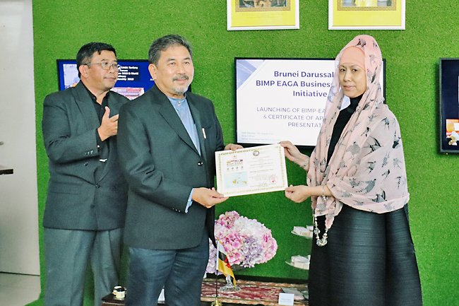 Brunei Darussalam BIMP-EAGA Business Council Chairman Pengiran Haji Haris bin Pengiran Haji Duraman presents a Certificate of Appointment to Rabi’atul Adawiyah binti Abdullah
