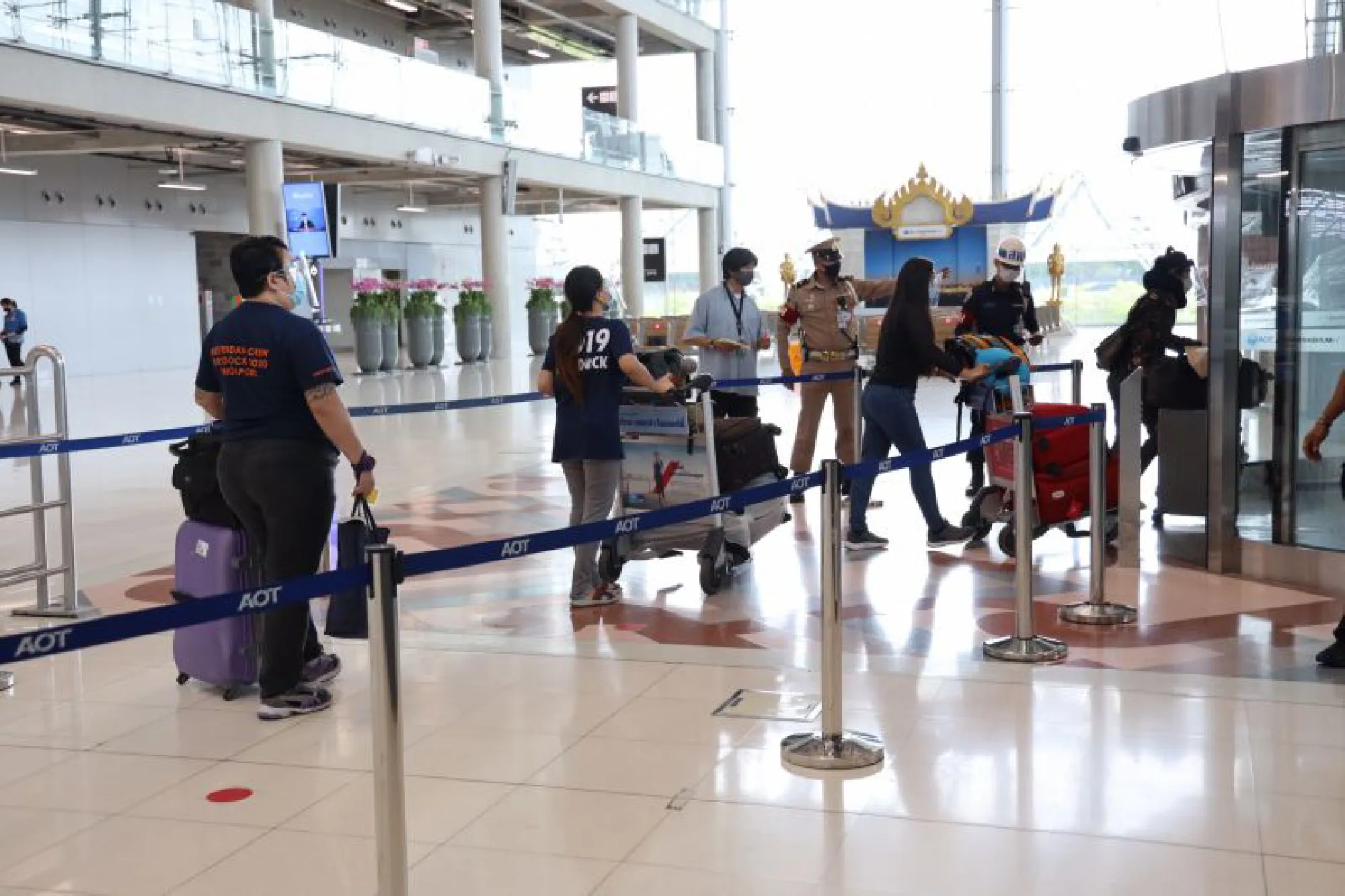 47 Thai cruise ship workers return from the Philippines