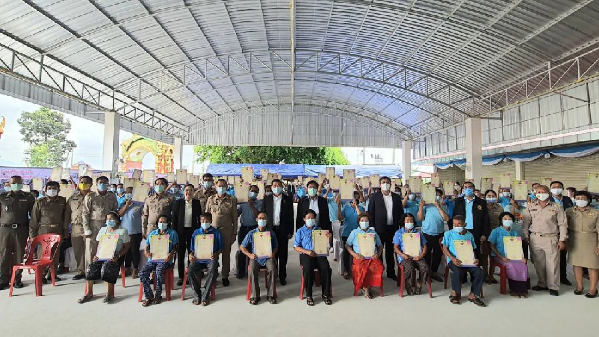 Villagers in Lampang get land title deeds