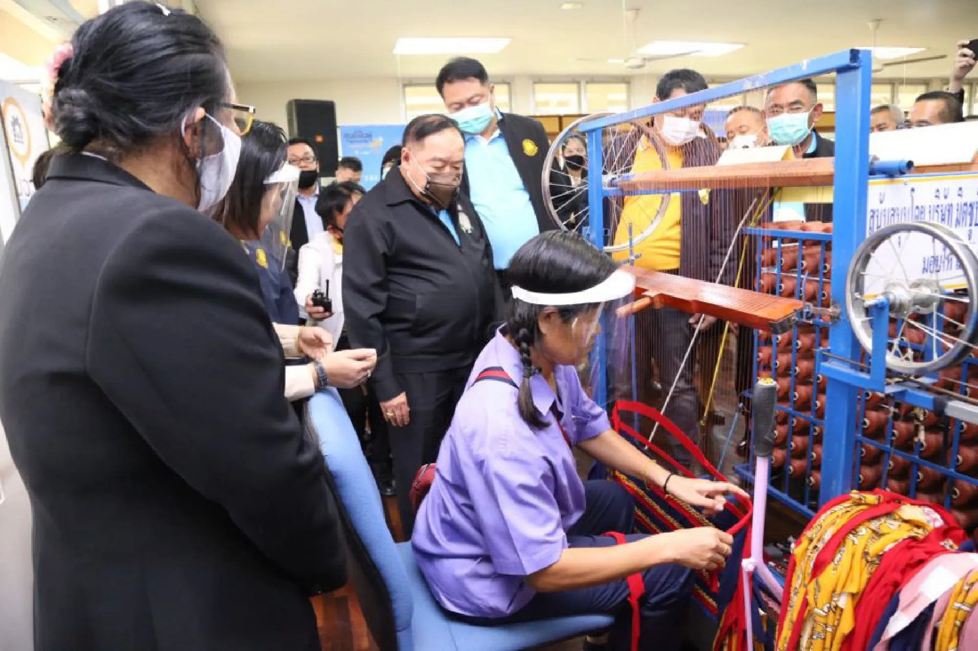 Prawit asks Labour Ministry to implement ‘urgent’ policies