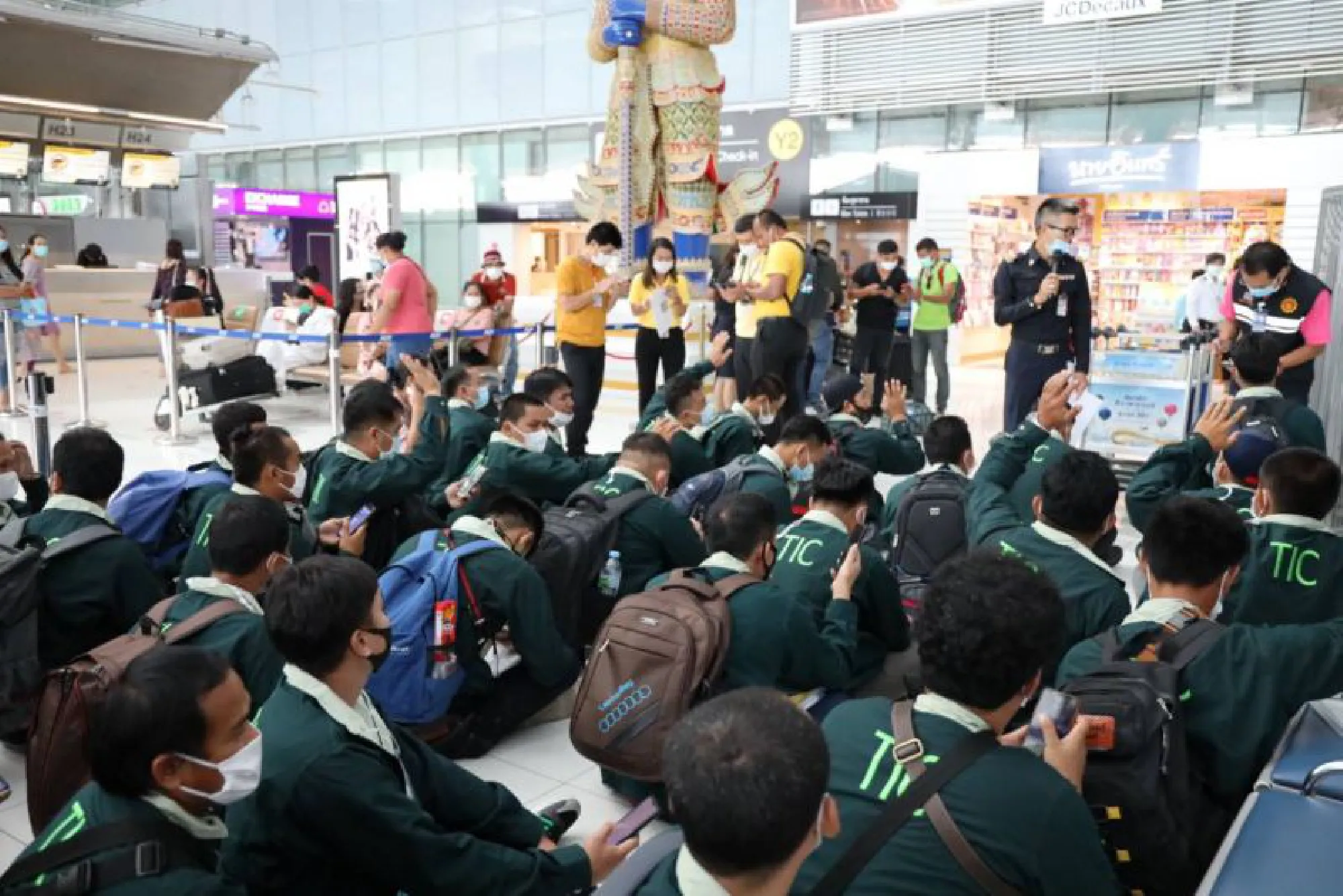 First group of Thai workers leave for Israel after Covid-19 outbreak