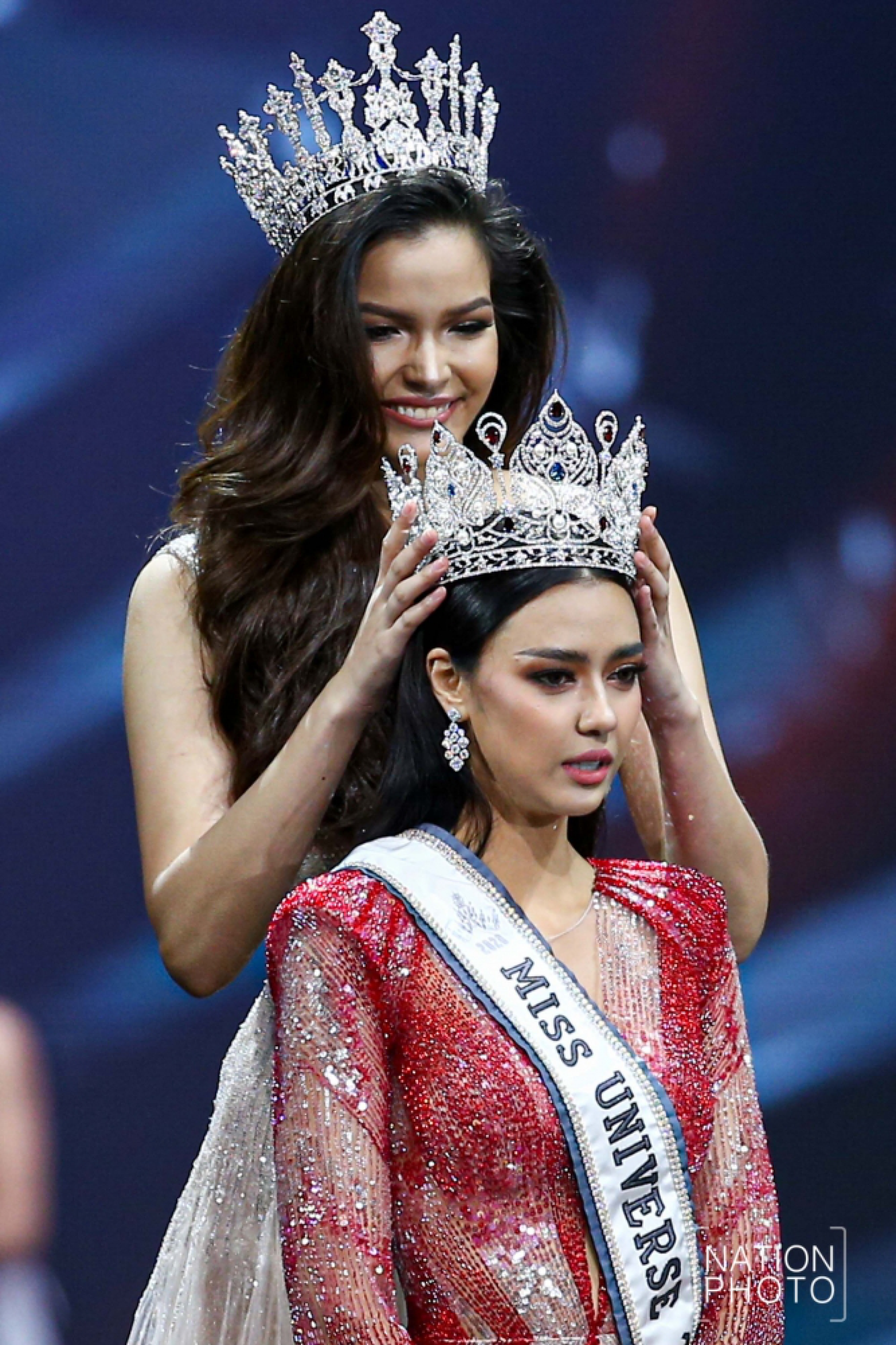Chalisa 'Amanda' Obdam is crowned Miss Universe Thailand by Paweensuda Drouin, the 2019 winner.